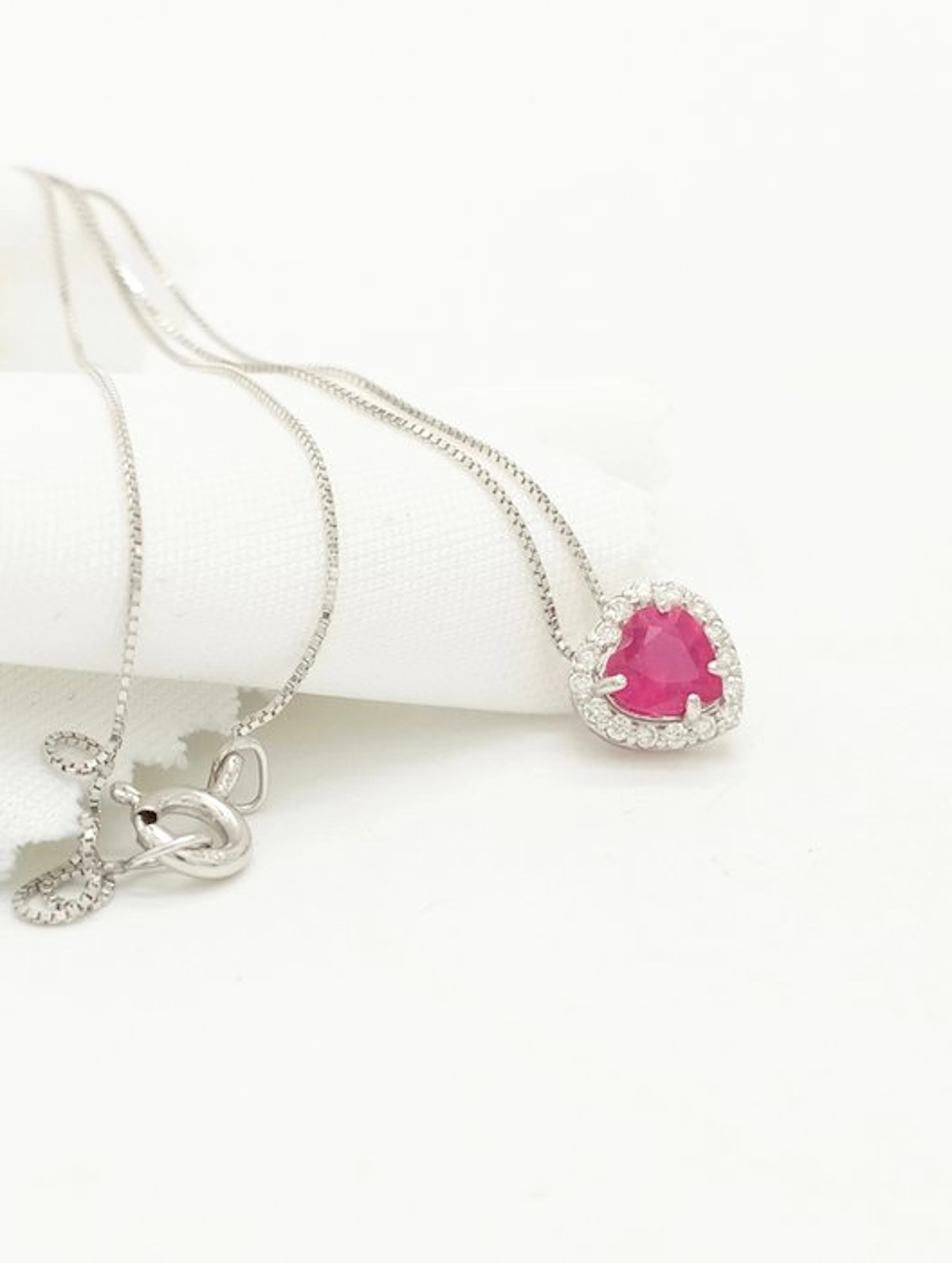 No reserve price - Necklace - 14 kt. White gold Ruby - Diamond