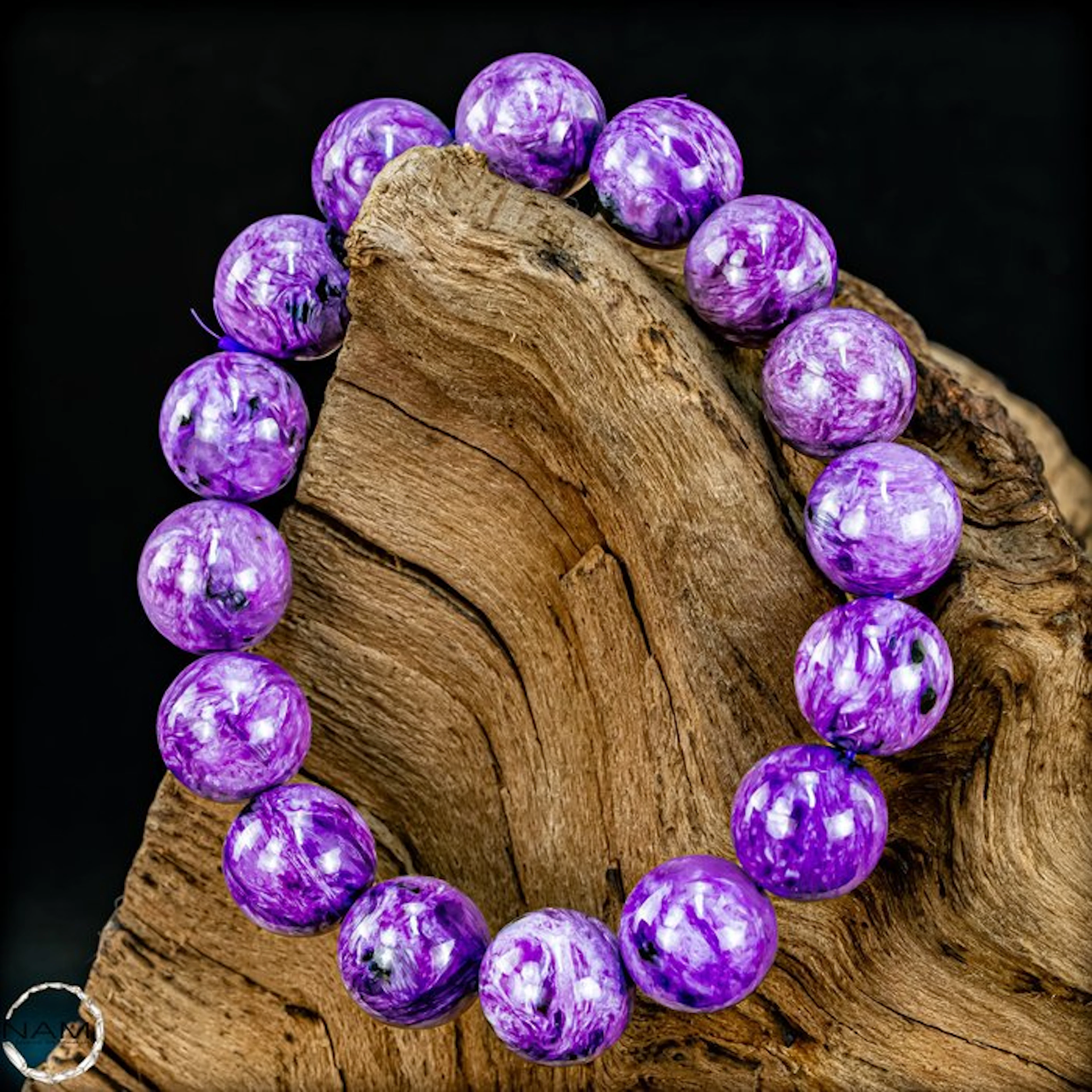 Magic of Transformation – A beautiful bracelet made of genuine charoite