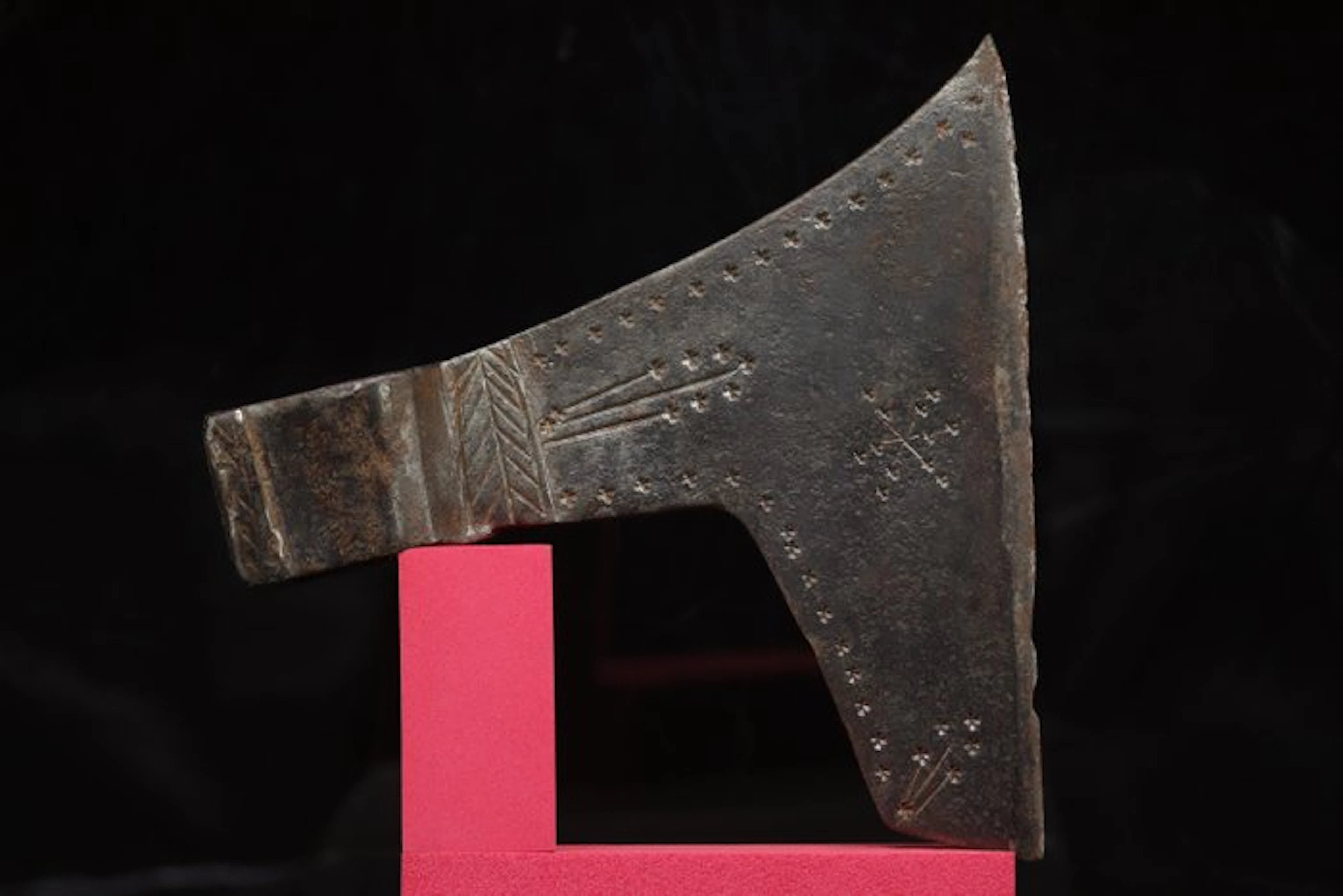 Medieval (Gothic) - Heavy Iron Crusader Axe - 21.6 cm (No reserve price)