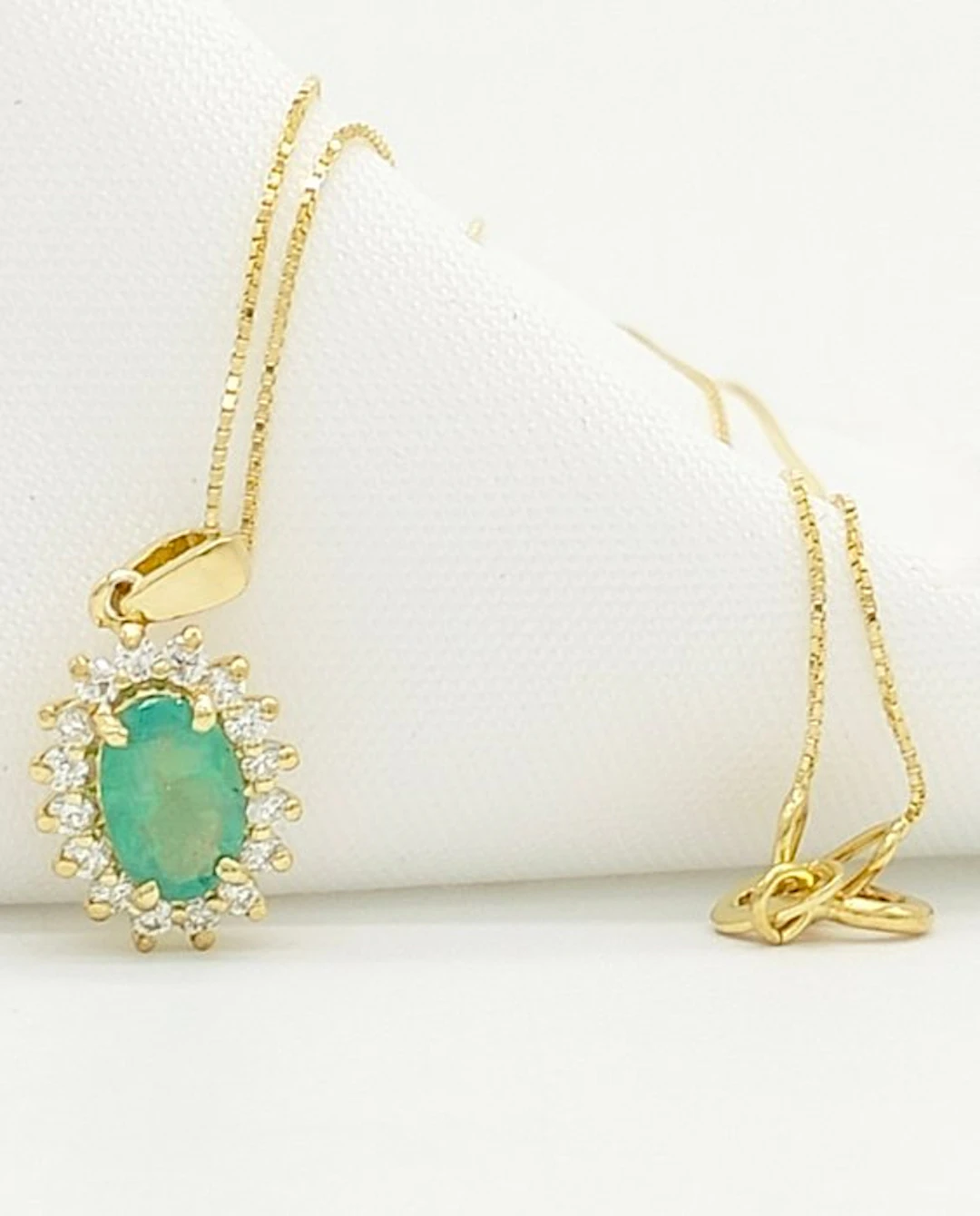 Necklace with pendant - 18 kt. Yellow gold Emerald - Diamond