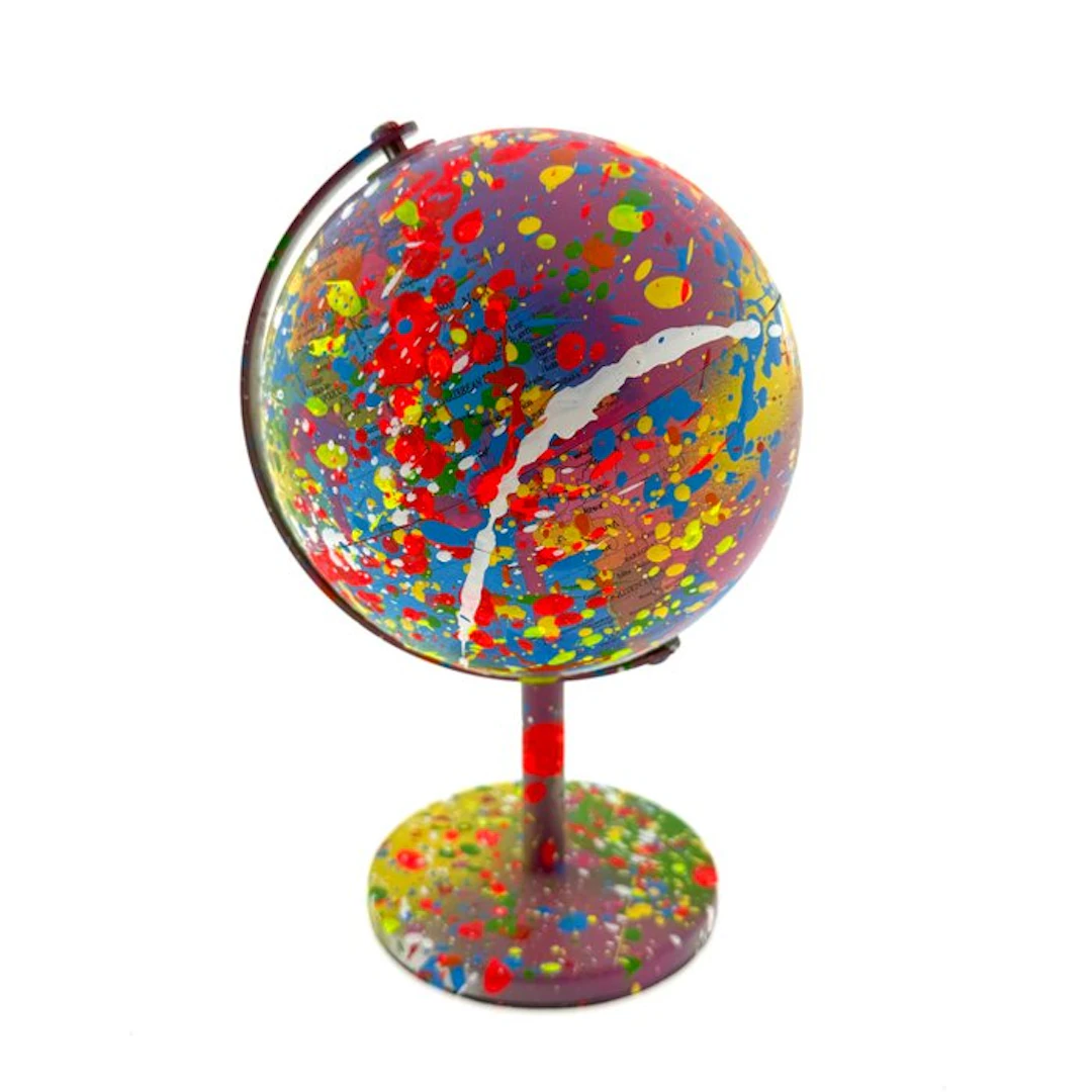 Koen Betjes (1992) - It’s a Colourful World - POP World Globe