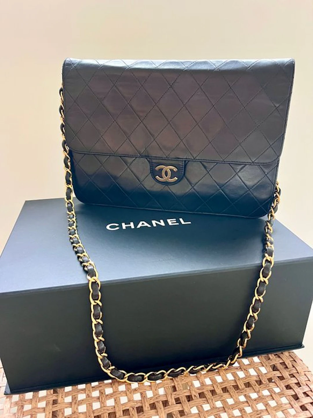 Chanel - Timeless Classic Flap Medium - Handbag