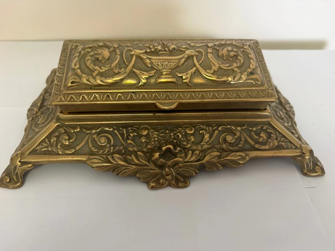Box - Cast brass - stamp box