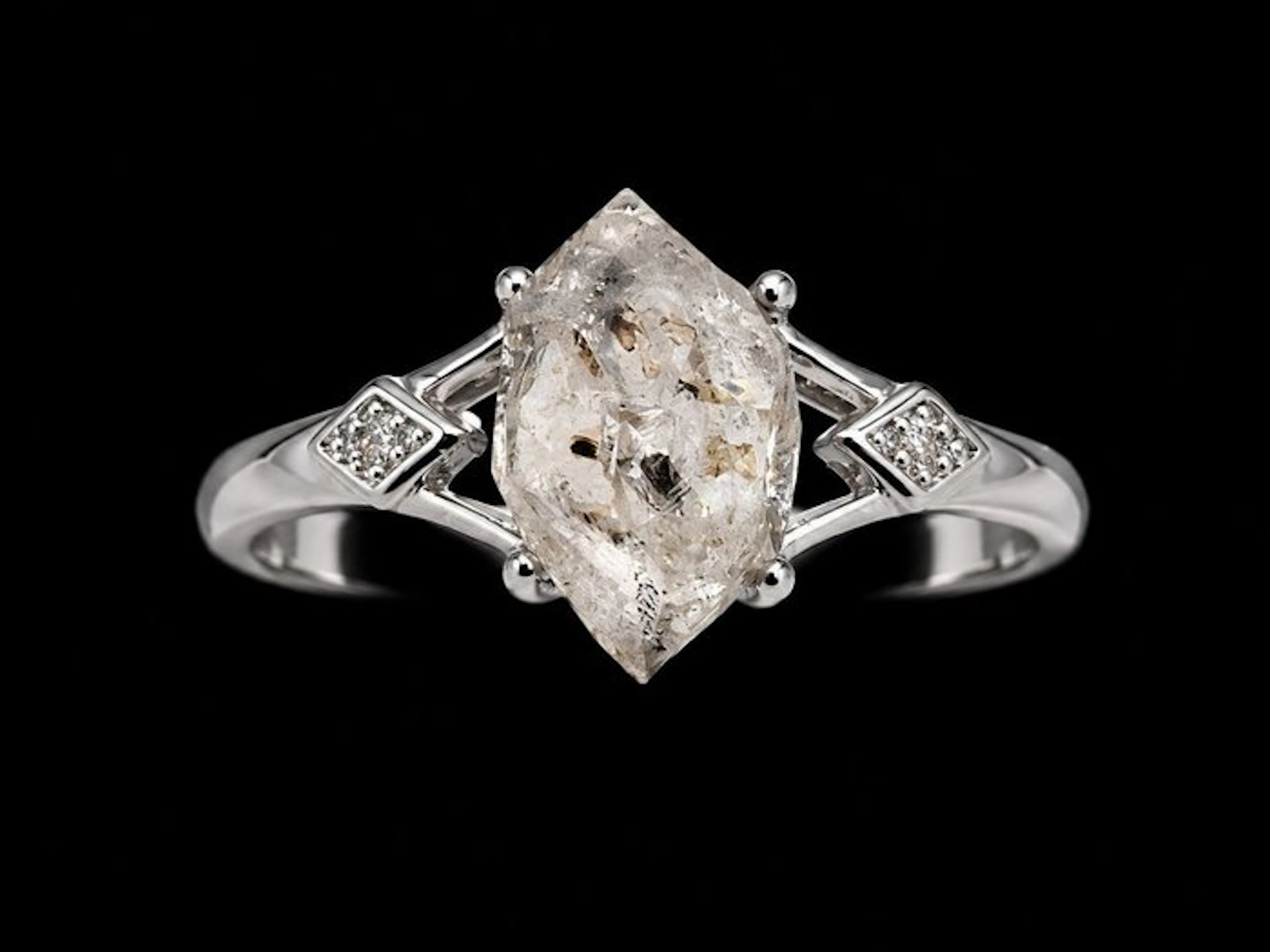 No Reserve price: beautiful Herkimer Diamond with black...