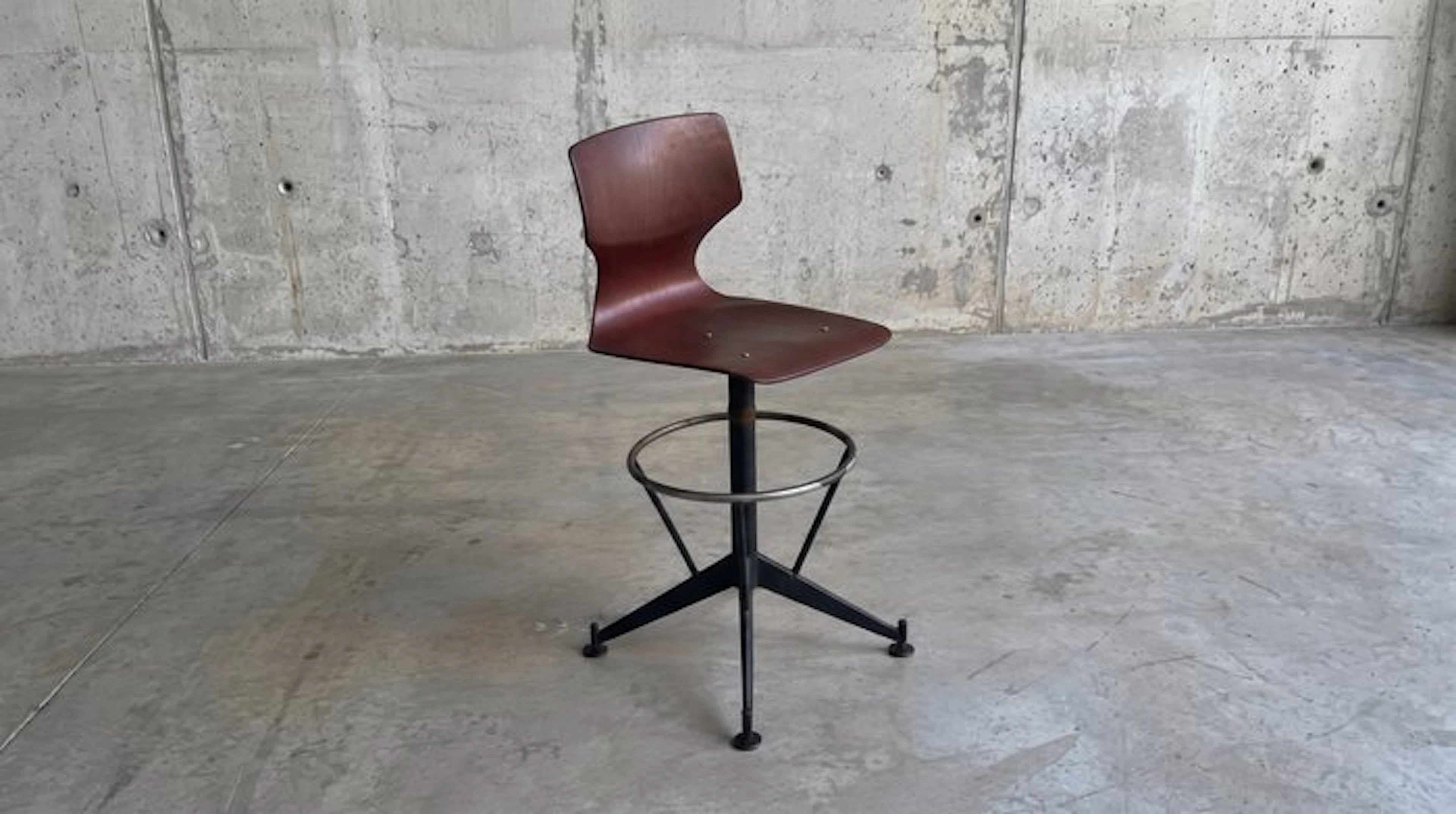 Stool - Wood - Industrial 1950-1960 - Vintage Industrial Stool
