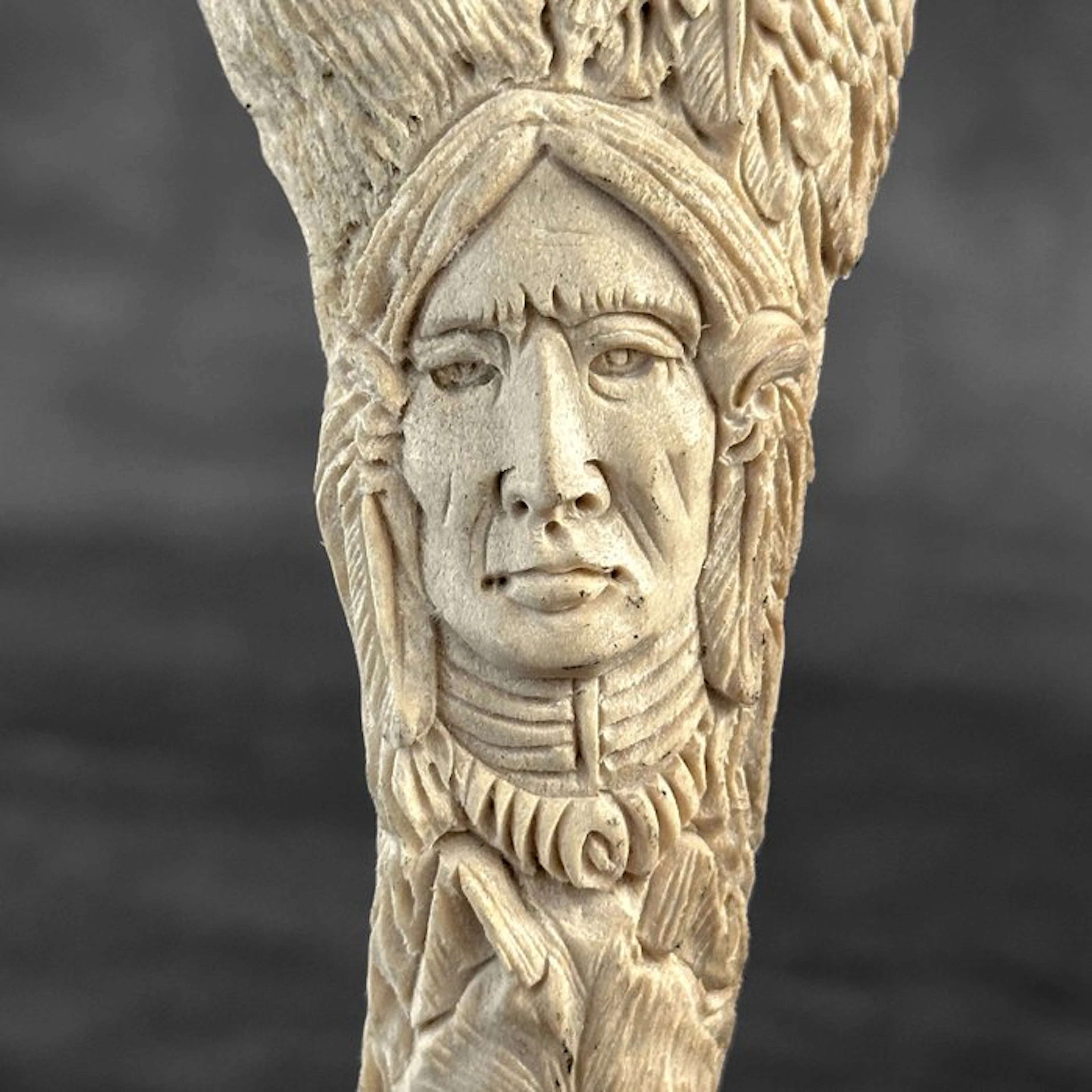Carving, NO RESERVE PRICE - Stunning Native American with...