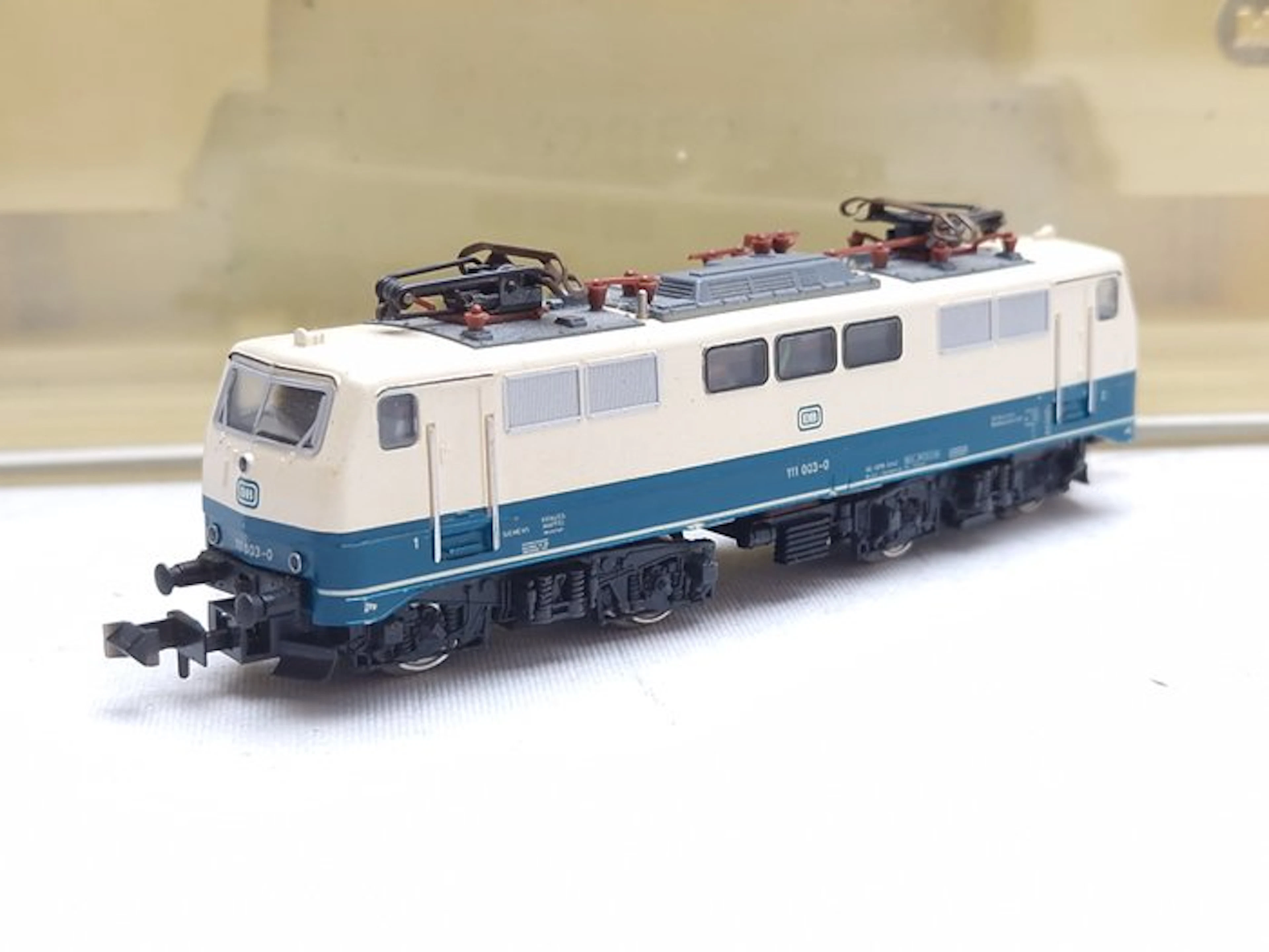 Minitrix N - 2162 - Electric locomotive (1) - BR 111 003-0 ocean blue/beige