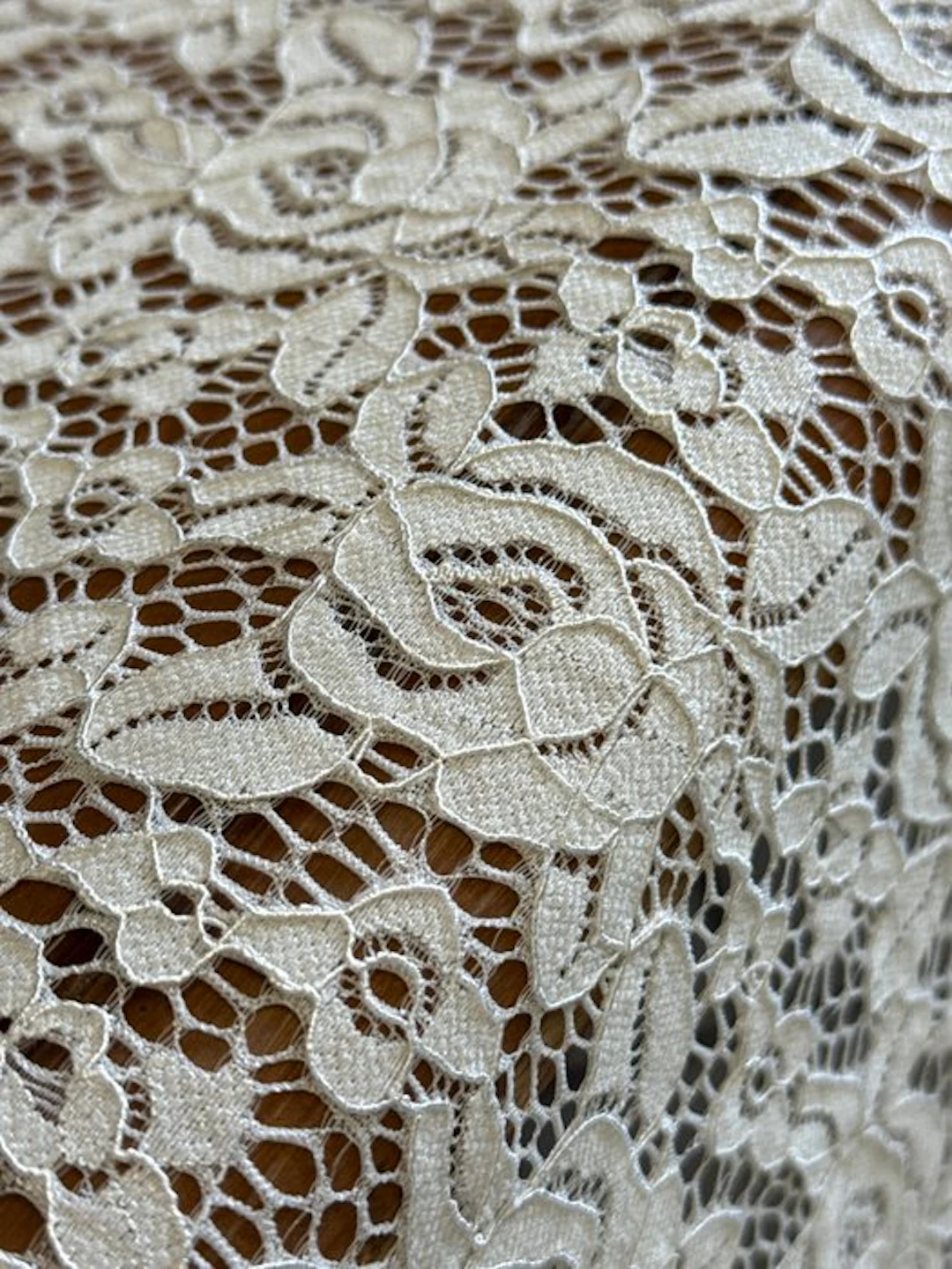 Panel - White silk-blend macramé lace panel. - silk blend
