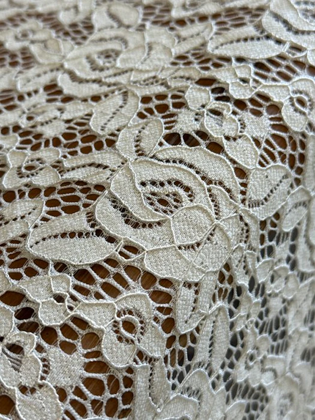 Panel - White silk-blend macramé lace panel. - silk blend