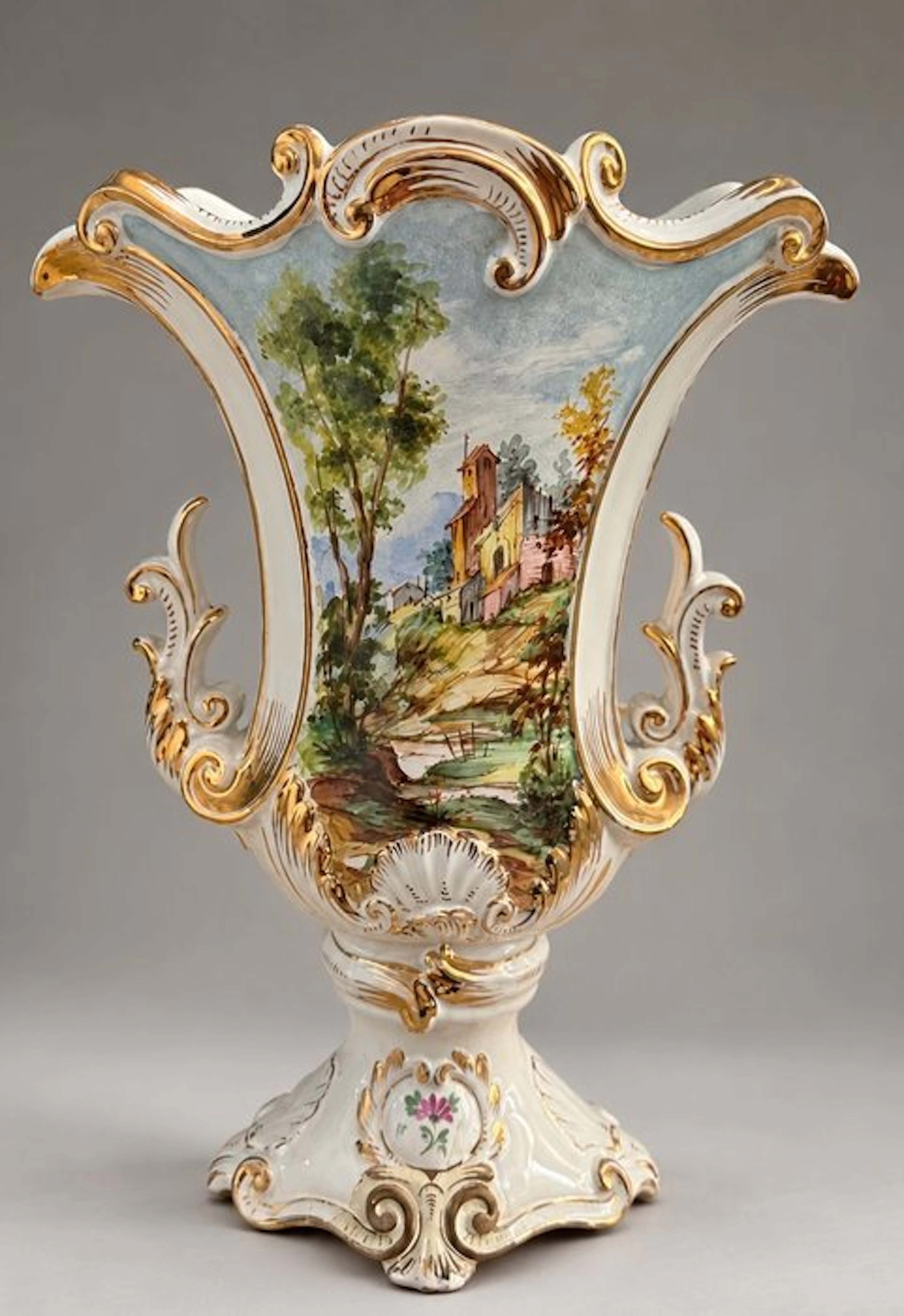 IMPERO - Vase - Goblet-shaped vase with volute handles and a shell-shaped base