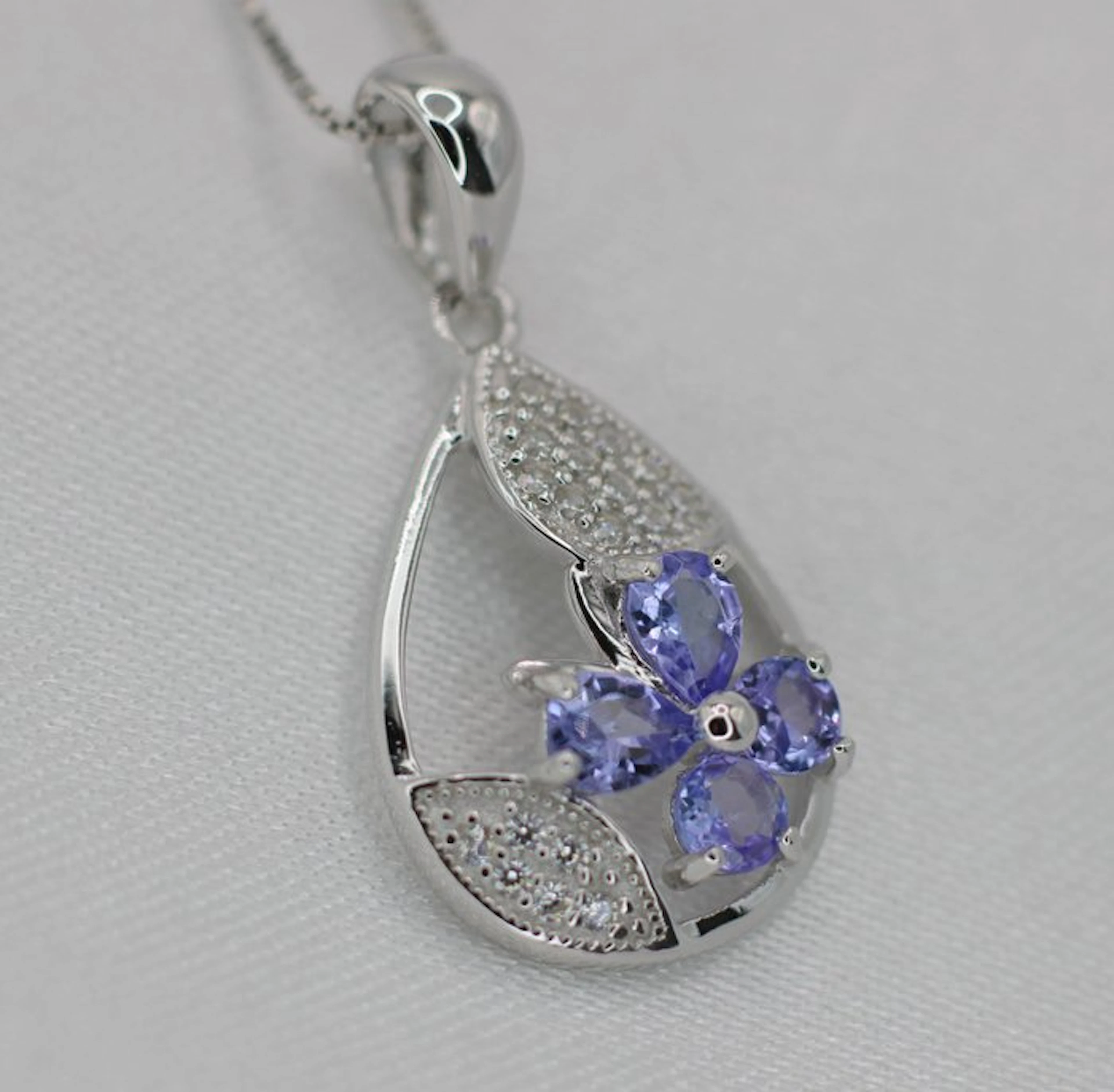 No reserve price - Necklace with pendant Silver - 0.8ct. tw. Tanzanite