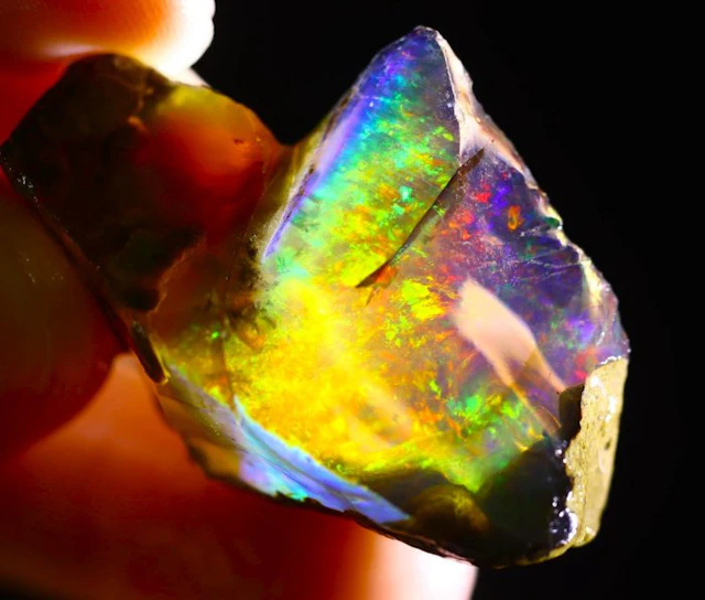 63.4 cts - "Rare" Wonderful Natural Crystal Contraluz...