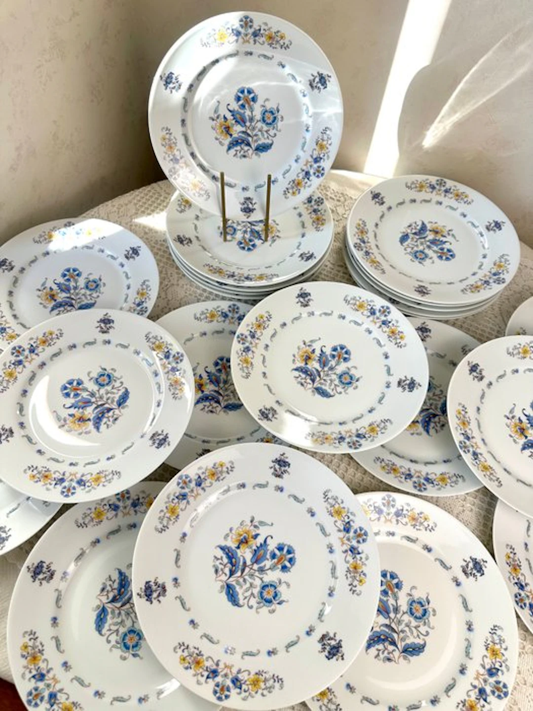 Limoges - Tharaud - Table service (22) - Aswan - Porcelain - Floral motif
