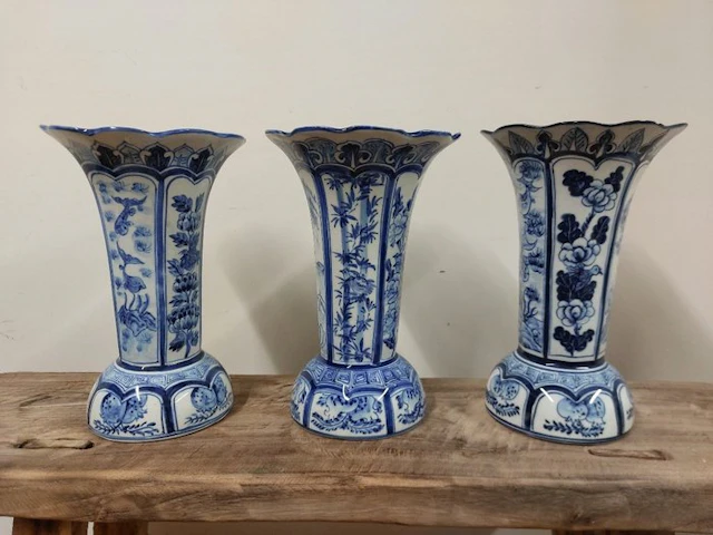 Vase (3) - Porcelain - Three porcelain vases