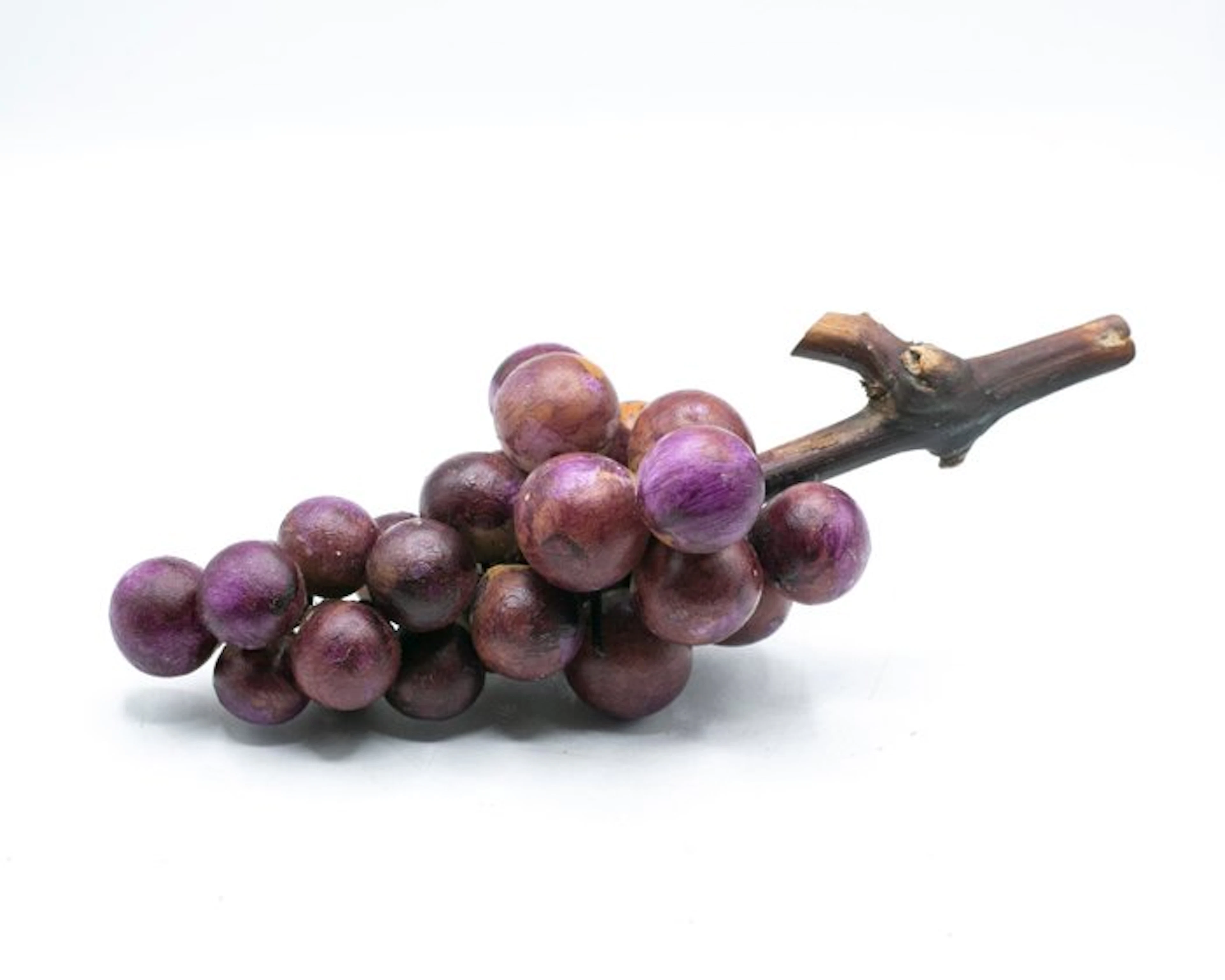 Figure - Bunch of grapes made of alabaster.