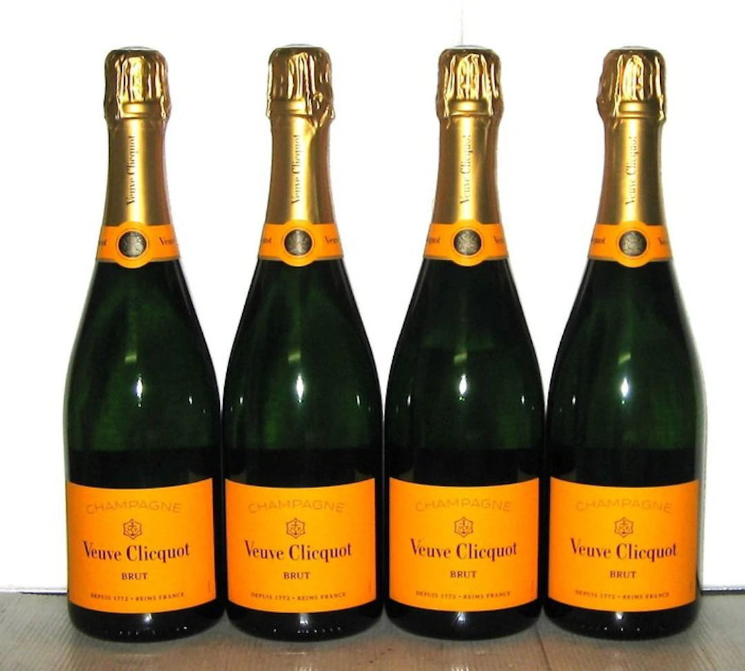 Veuve Clicquot, "Carte Jaune" - Champagne Brut - 4 Bottles (0.75L)