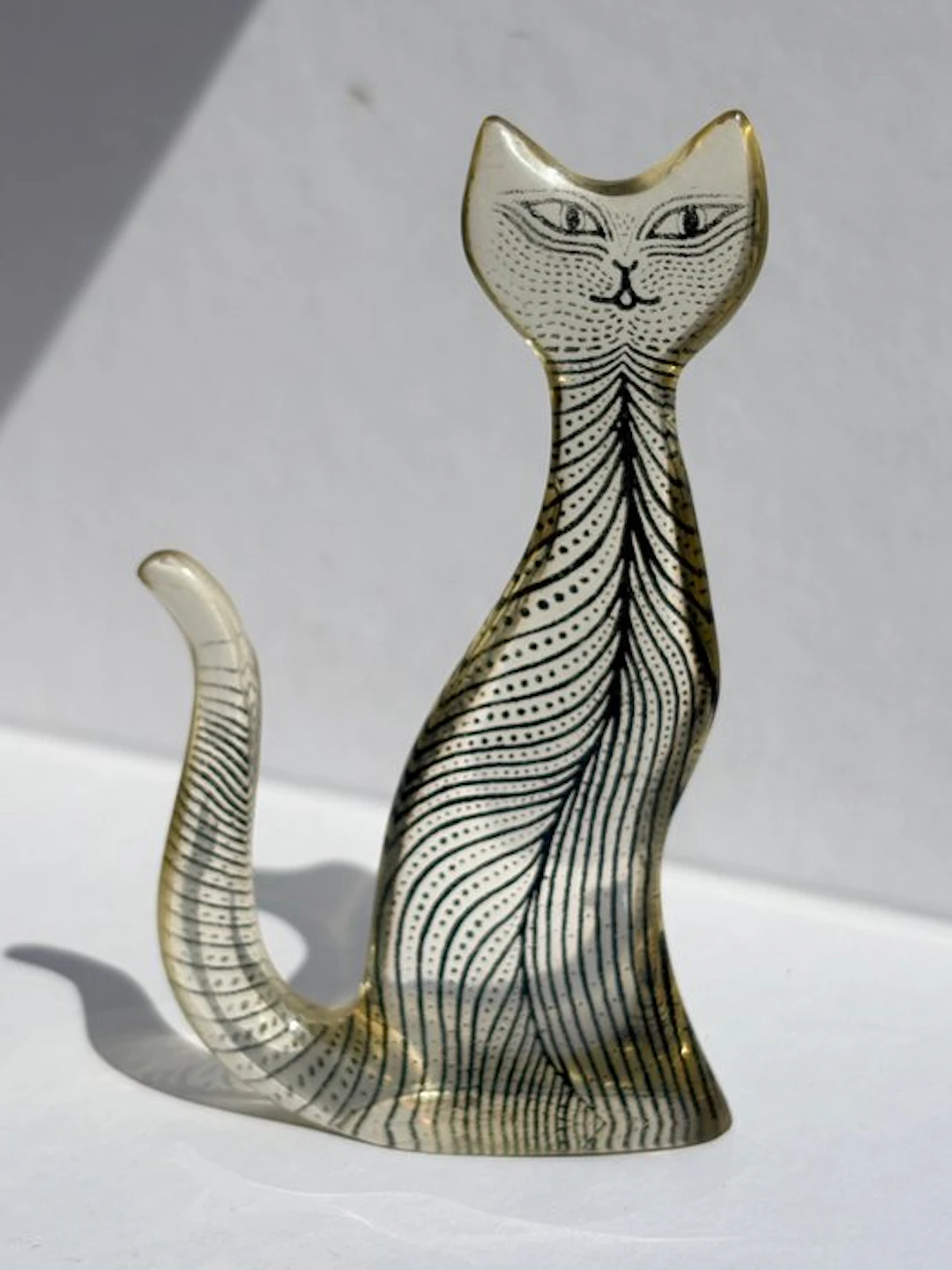 Abraham Palatnik - Sculpture, Black Cat - 10.5 cm - Lucite