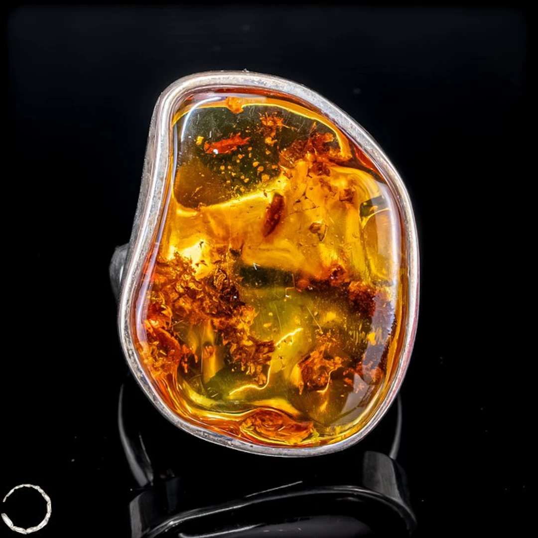 Exclusive amber ring – Warm elegance with a primal soul 52 ct- 10.4 g