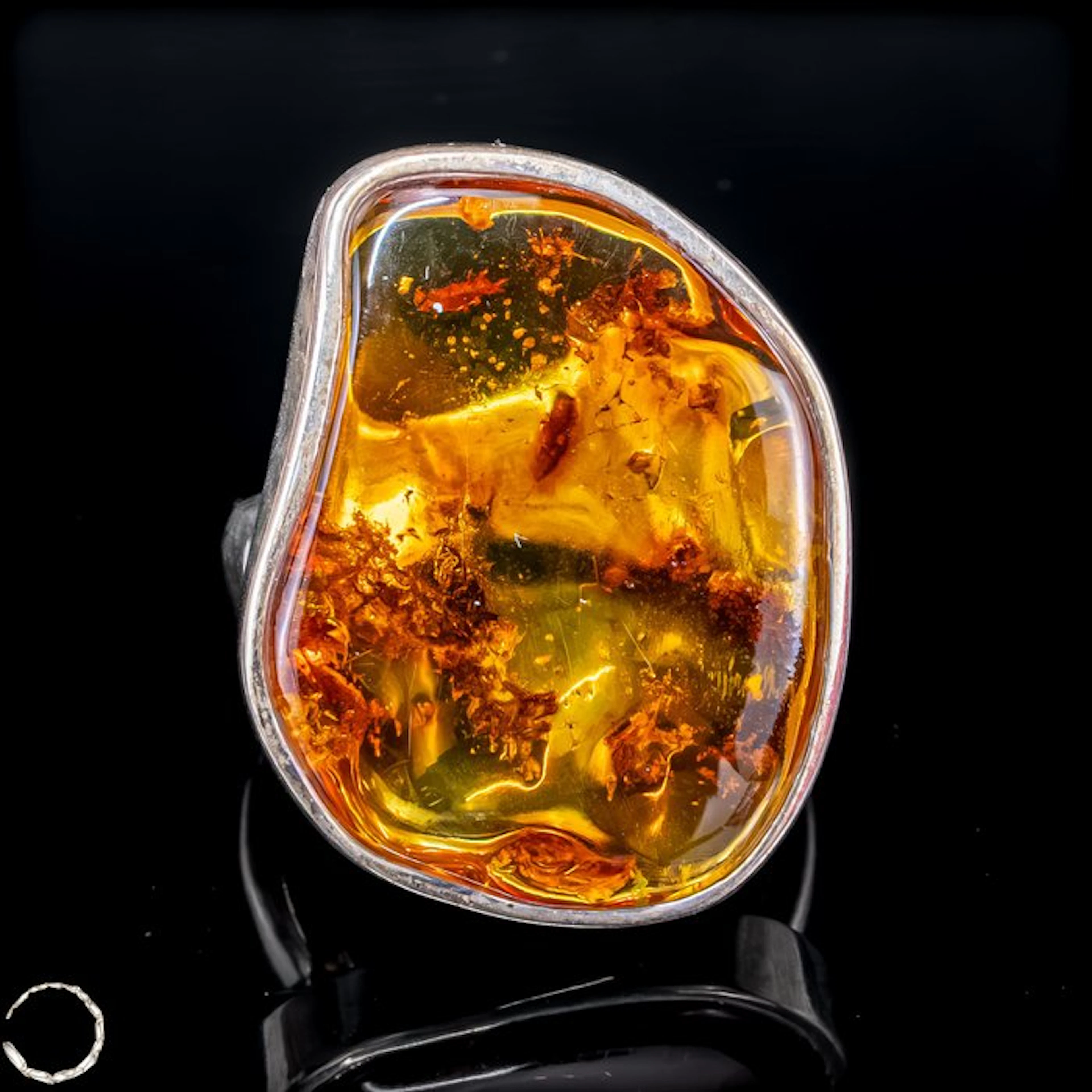 Exclusive amber ring – Warm elegance with a primal soul 52 ct- 10.4 g