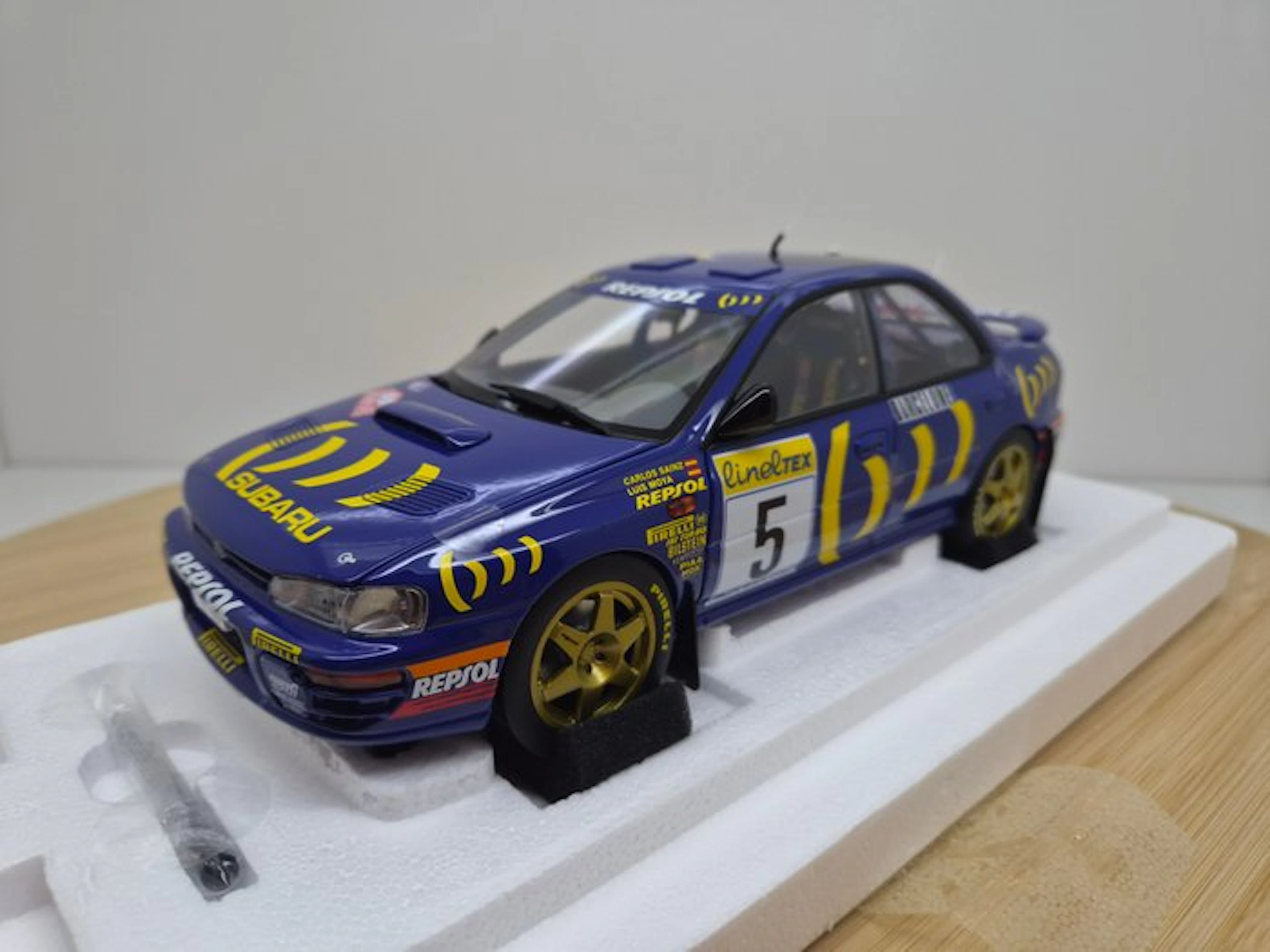 Kyosho 1:18 - Model car - Subaru Impreza 555 Repsol #5...