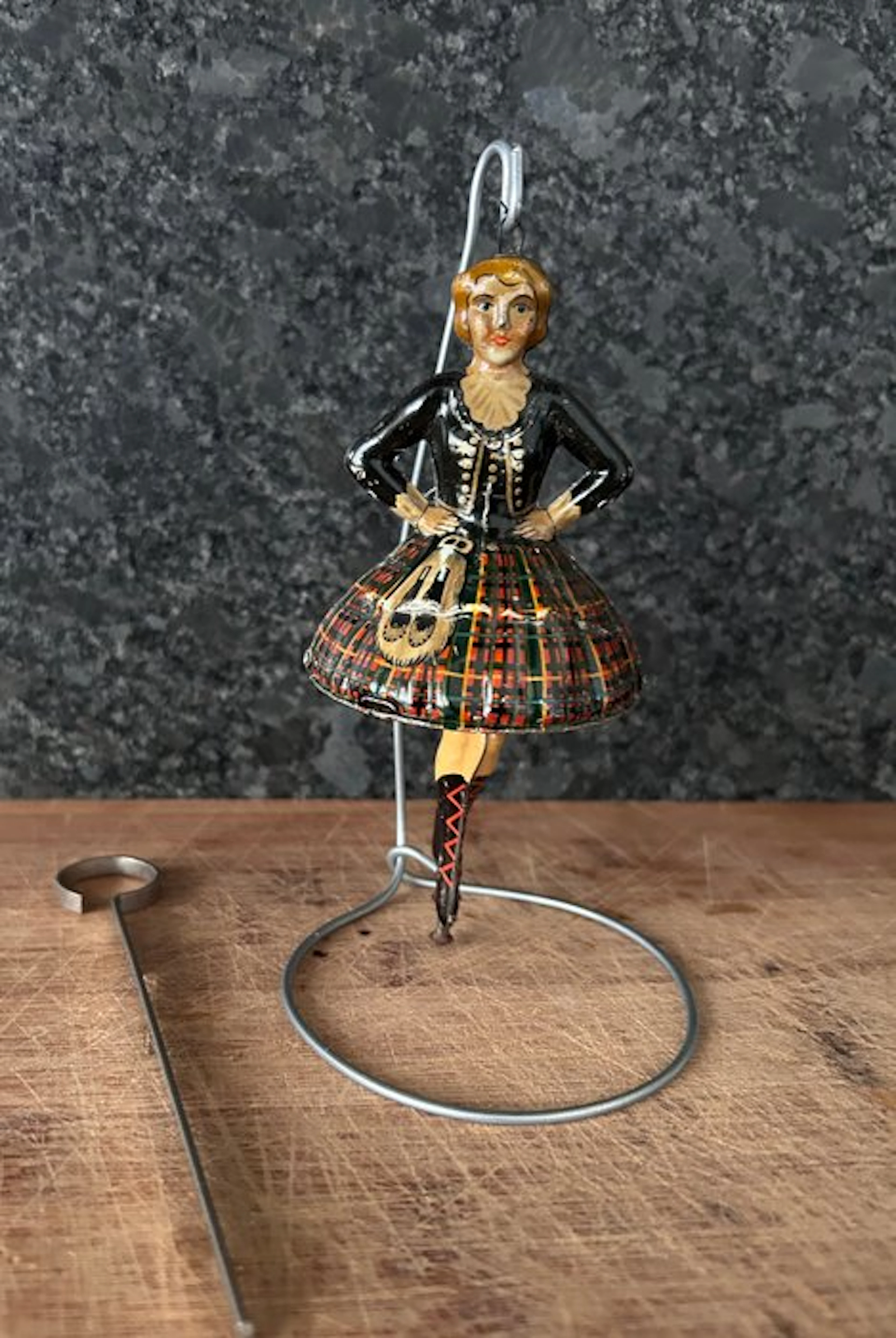 Technofix - Spinning Ballet Dancer - Wind-up tin toy - 1930-1939 - Germany