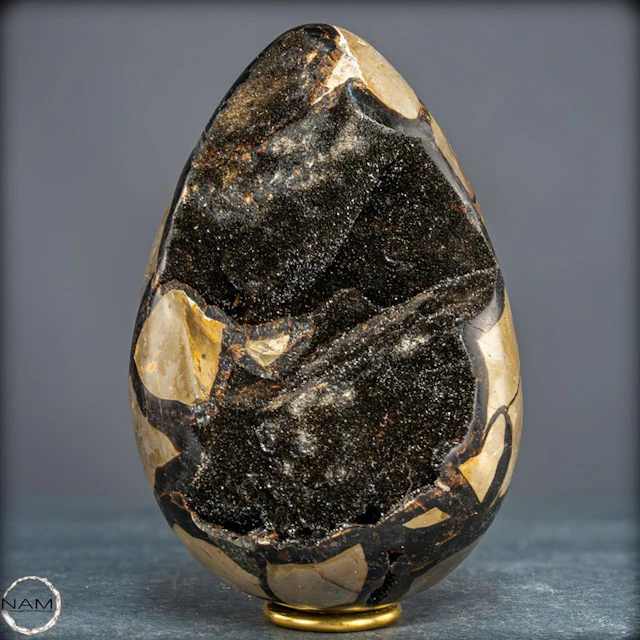 Stunning septarian egg – A work of art from nature