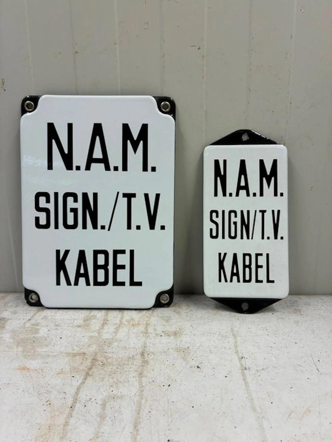 Set of 2 NAM enamel cable signs – Sign./T.V