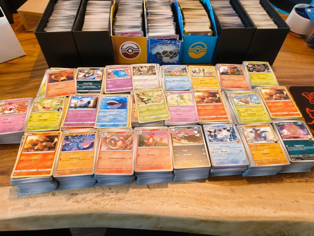 Pokémon - 2500 Bulk cards - Various sets