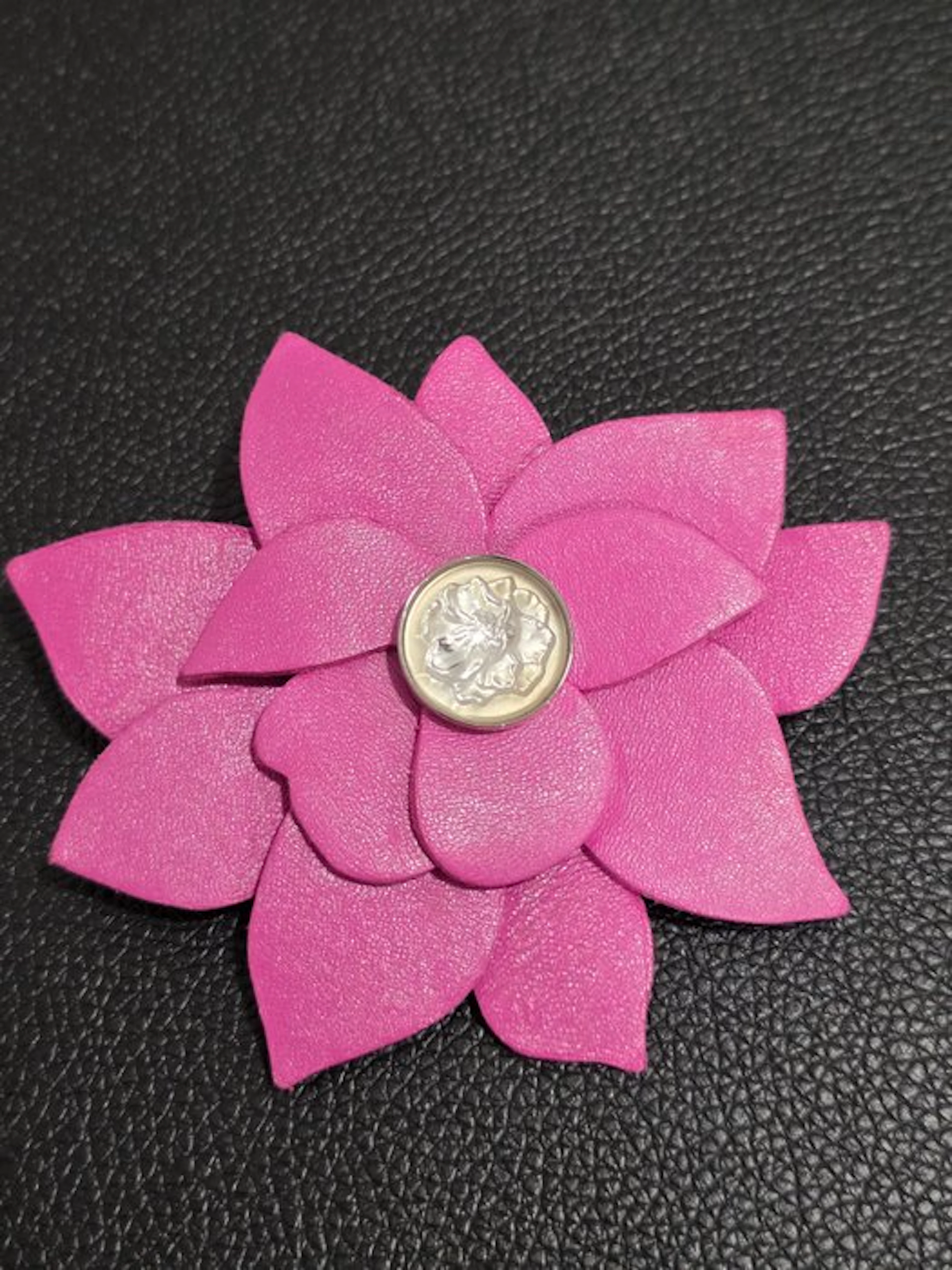 René Lalique - Leather, Crystal - Brooch - Rare without reserve