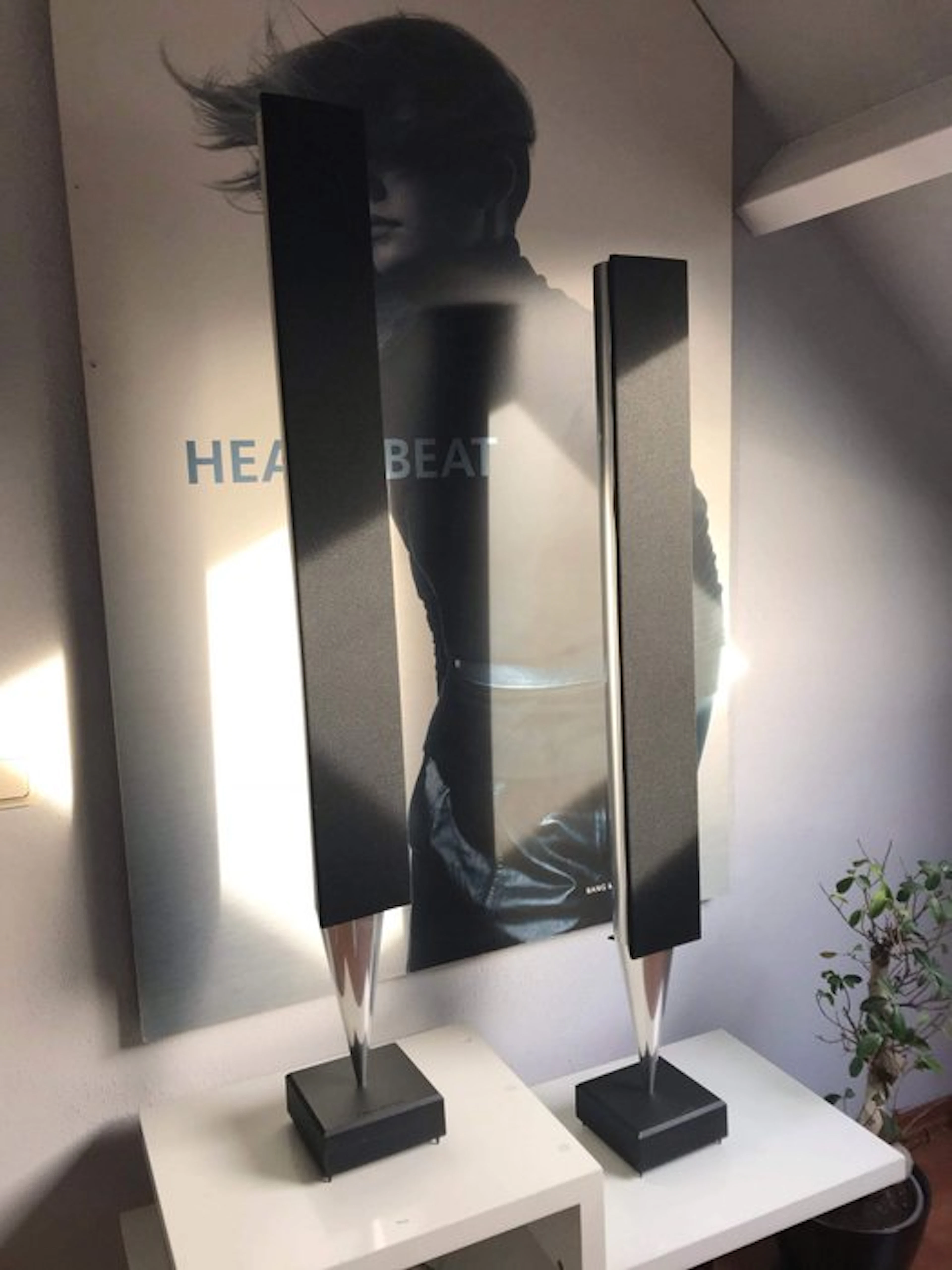 Bang & Olufsen David Lewis - BeoLab 8000 - new fronts fabric Active Speaker set