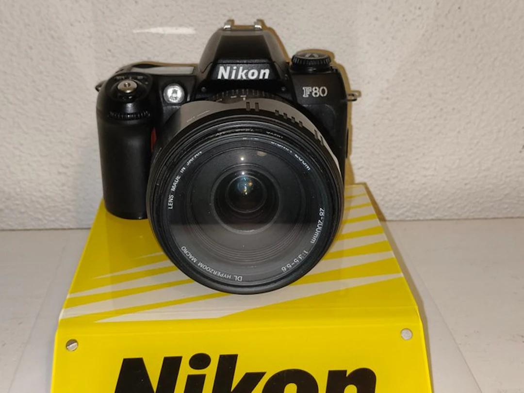 Nikon F80QD + Sigma 28-200 Single lens reflex camera (SLR)