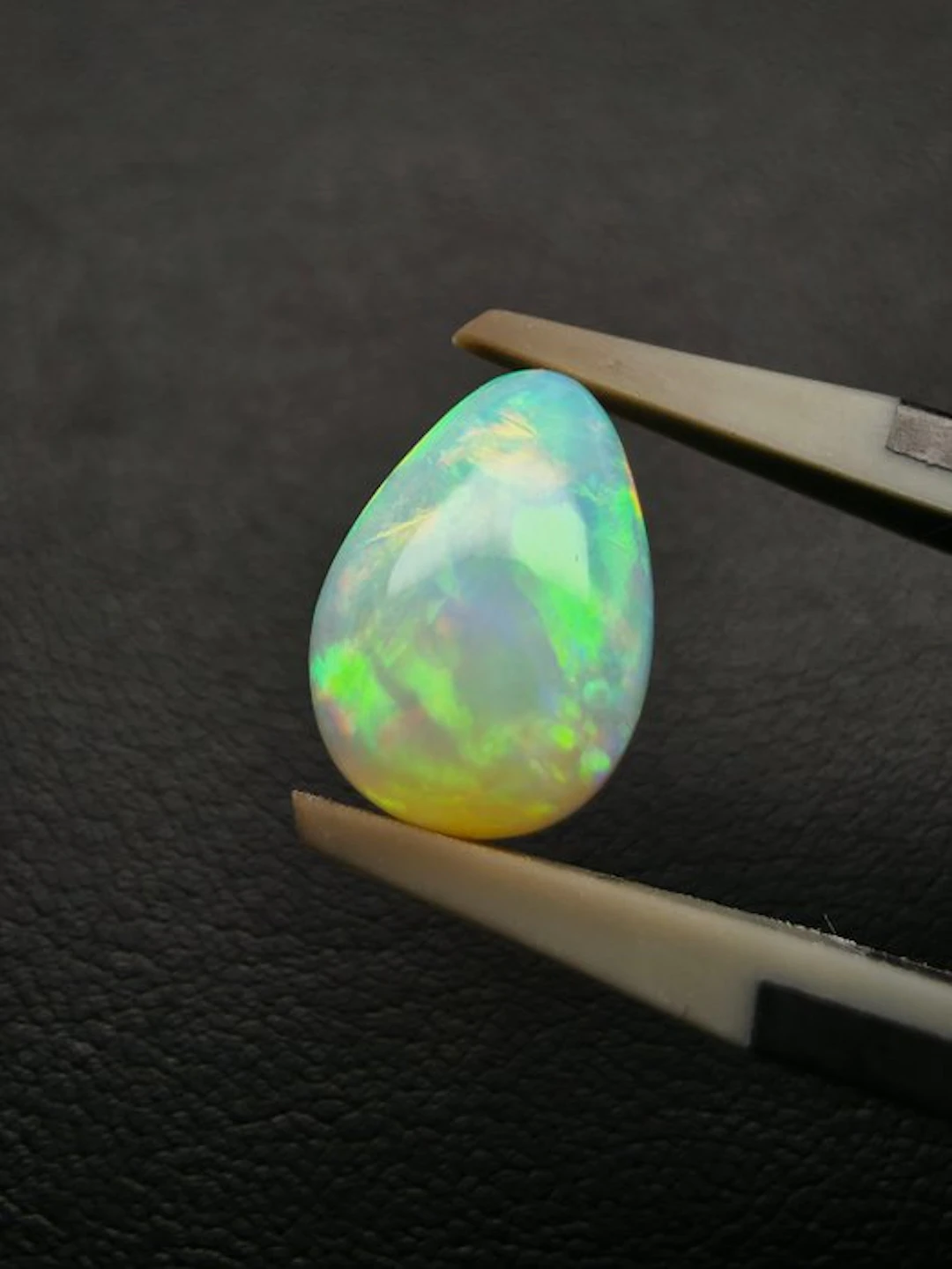 2.4 cts White Opal Cabochon- 0.48 g