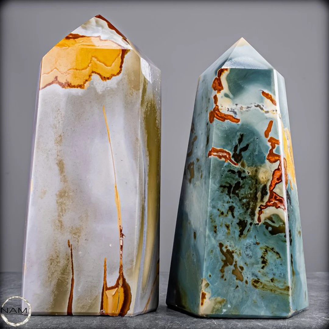Polychrome Jasper Obelisk Set – Two monumental...