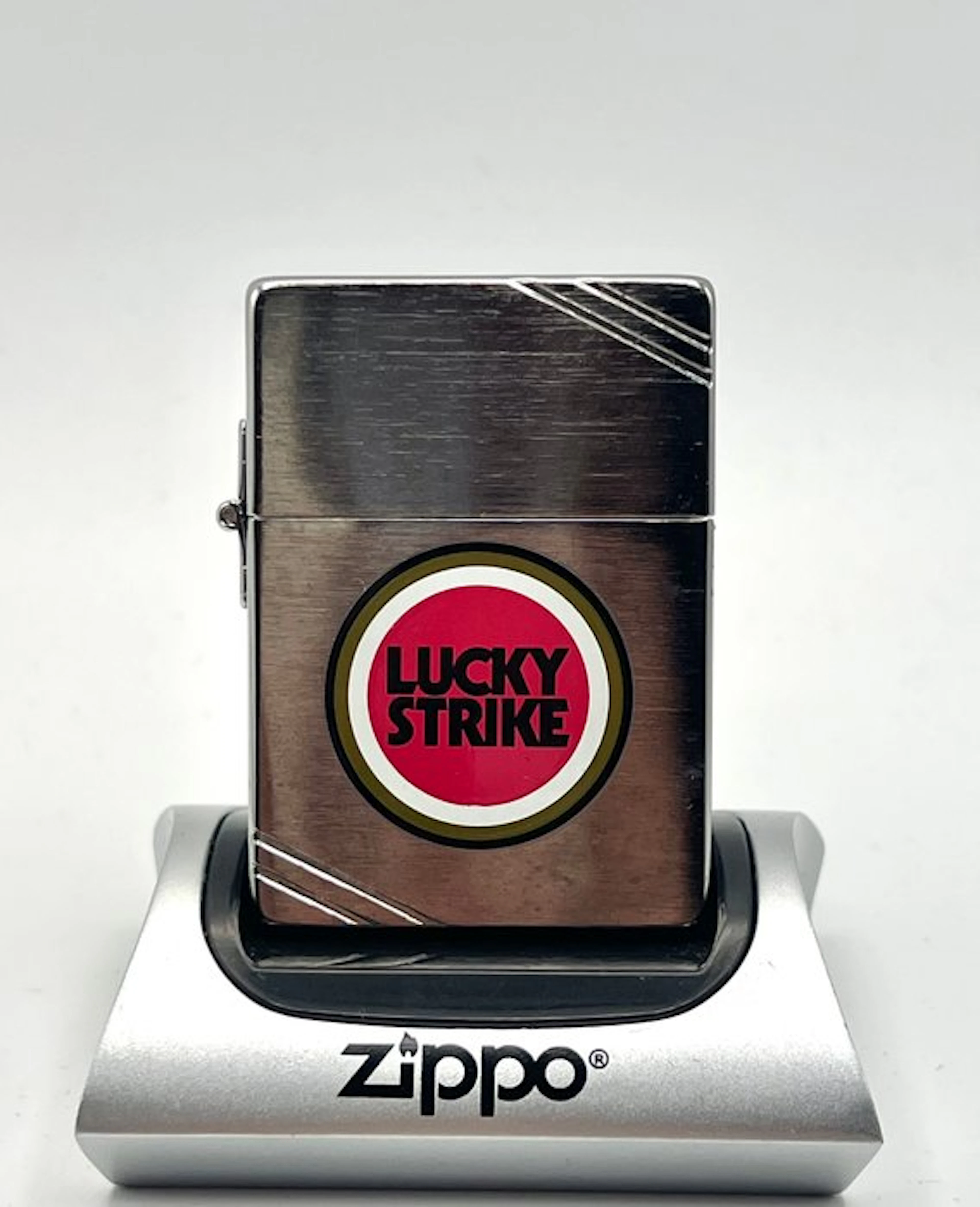 Zippo - Lucky Strike "1935 Replica" Brushed Chrome...