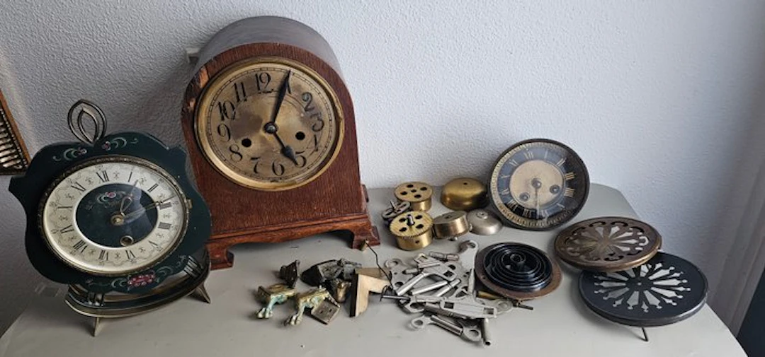 Clock parts (30) - Wood, Metal - 1920-1930 - Batch of clock parts