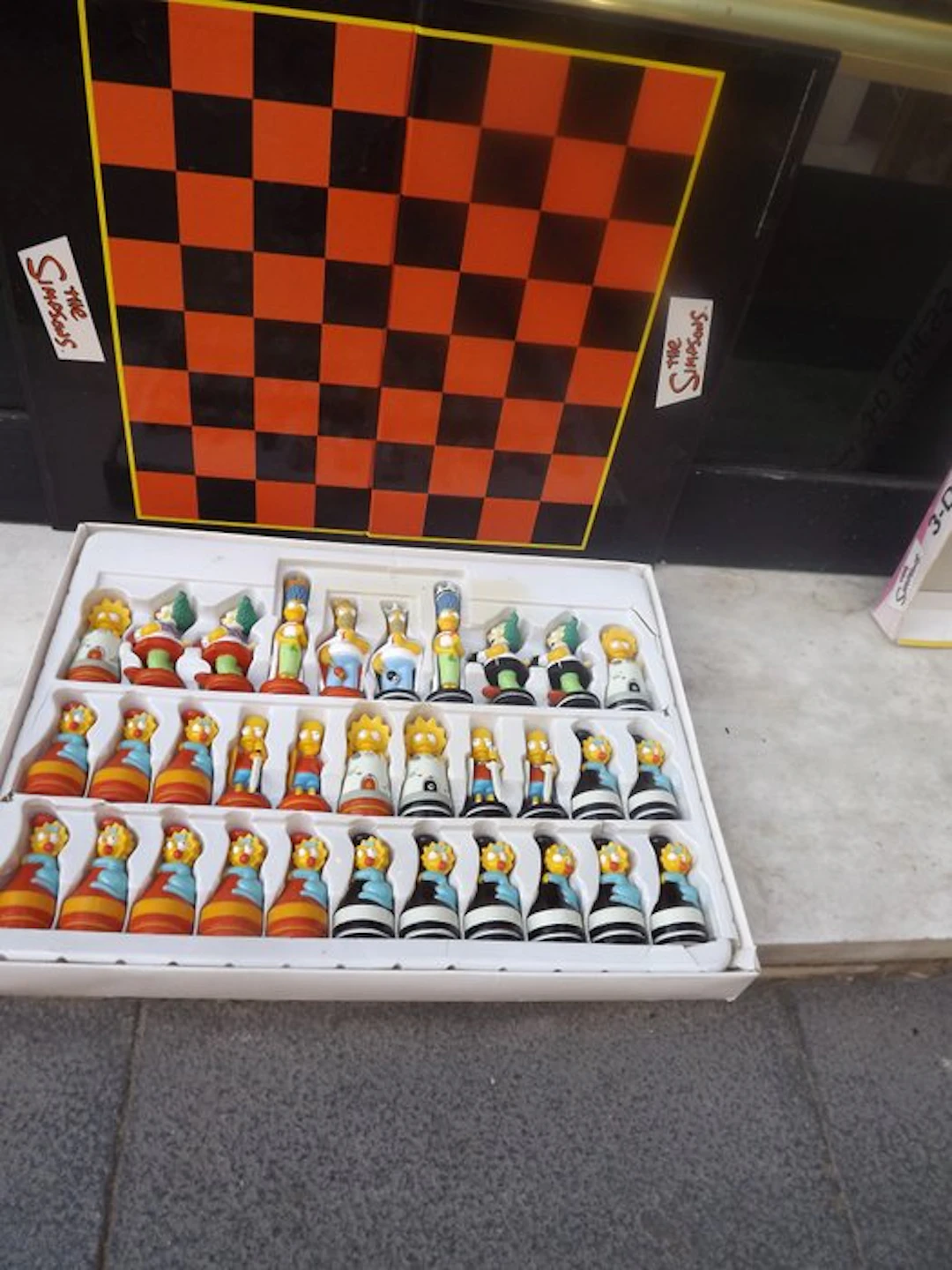 The Simpsons Matt Groening - Chess set - 3-D CHESS GAME - Resin