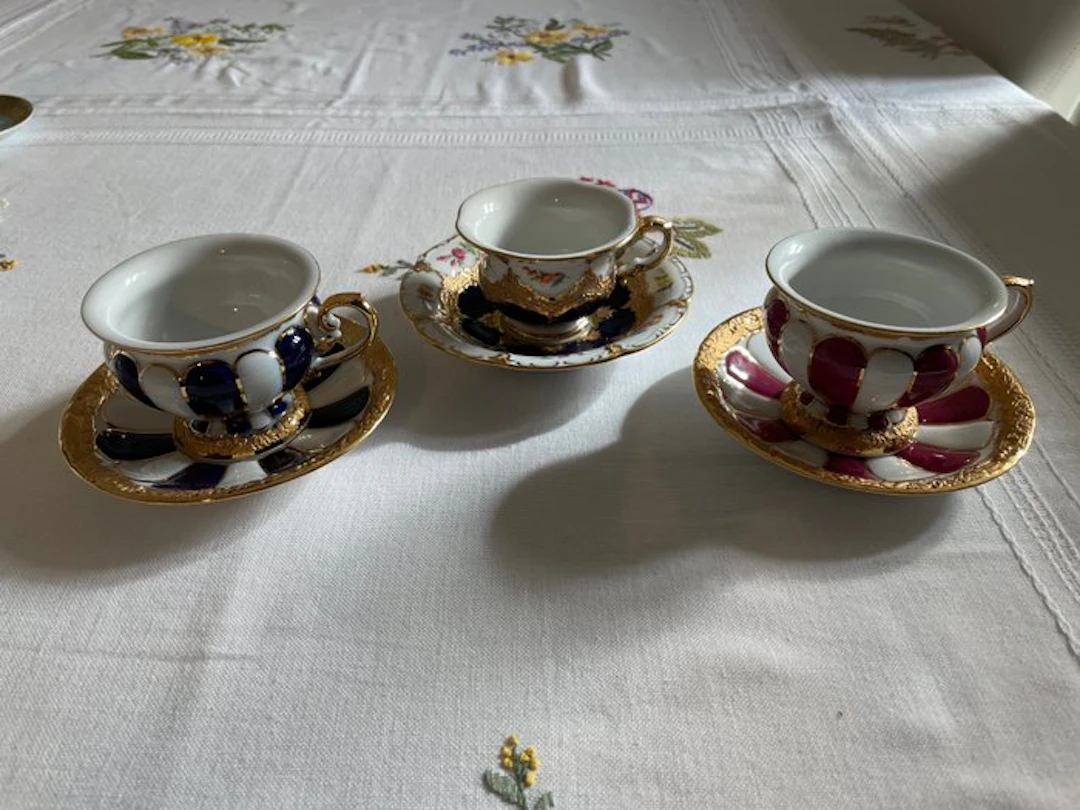 Meissen - Cup and saucer (4) - Porcelain - Display-case objects