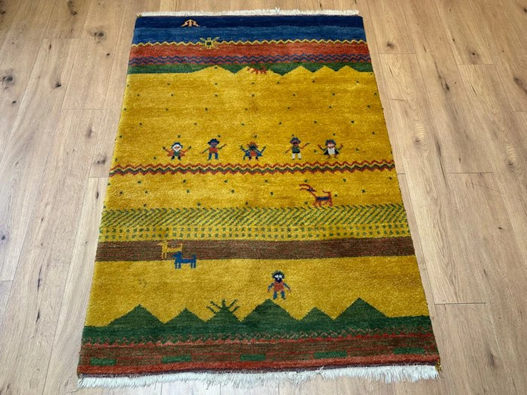 Hand-knotted Oriental rug with the distinctive Gashgai...