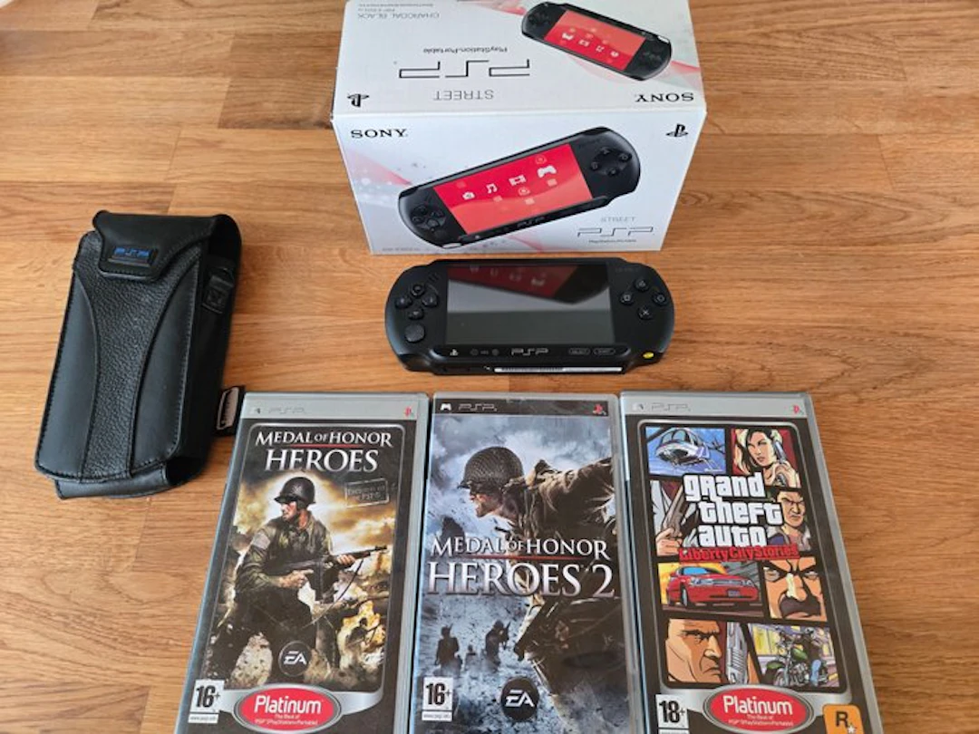 Sony - Playstation Portable (PSP) - Street - Video game console + games