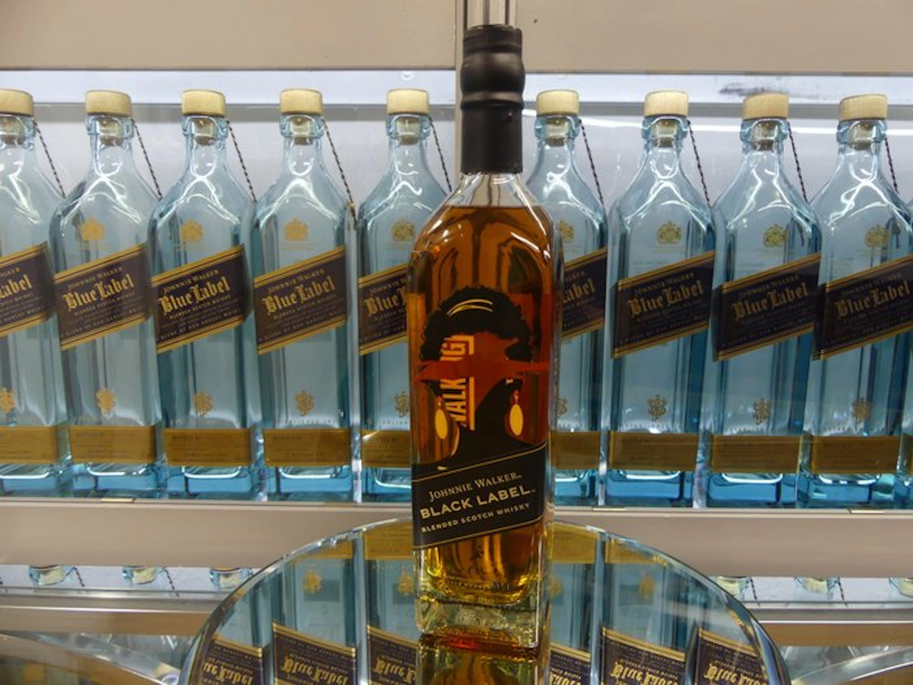 Johnnie Walker Black Label Limited Edition Design x Andy...