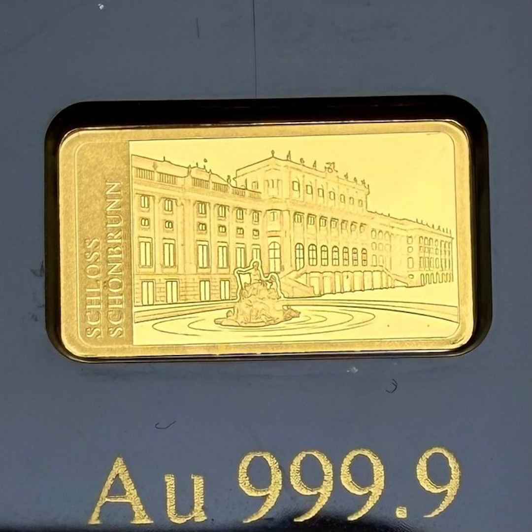 Austria. Gold bar Schloss Schonbrunn