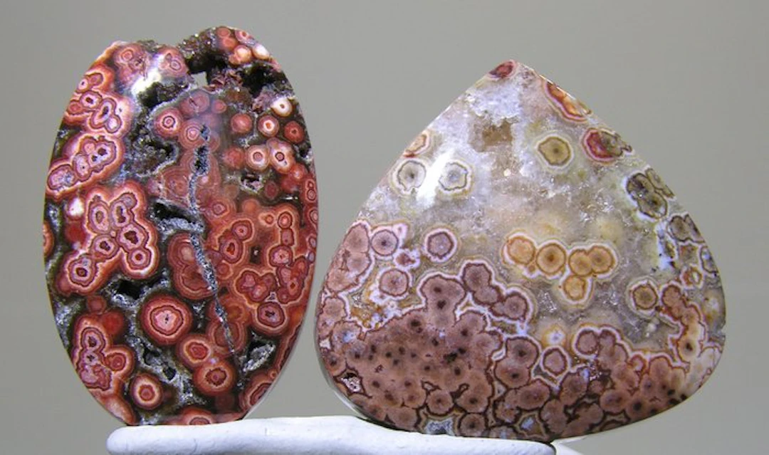 Jasper Cabochon - Height: 32.7 mm - Width: 21.8 mm- 15.9 g - (2)