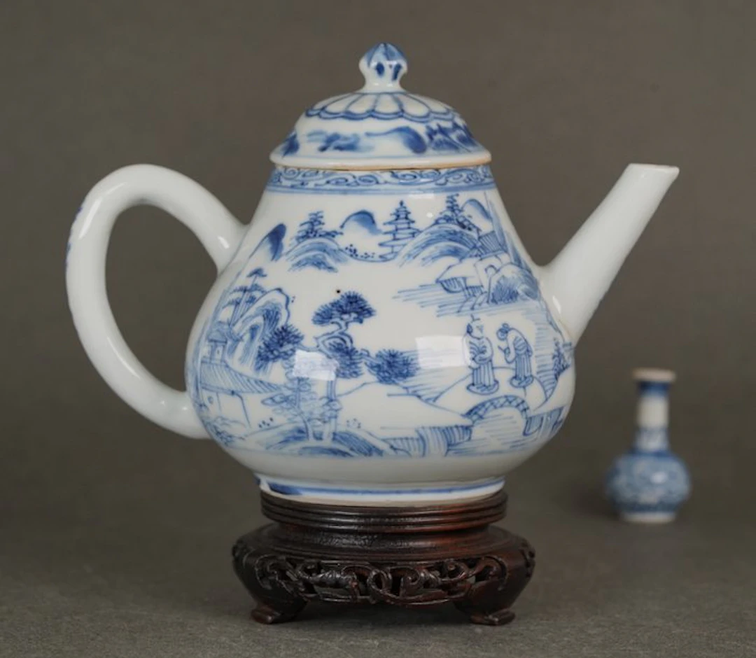 Kangxi (1662-1722) - Teapot - Old and Younger Taoist...