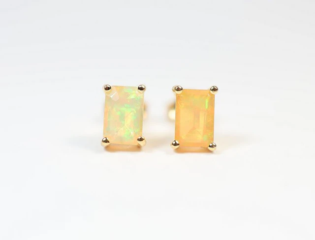 Ethiopian Opal / Welo Opal 2 ear studs / new- 0.84 g - (2)