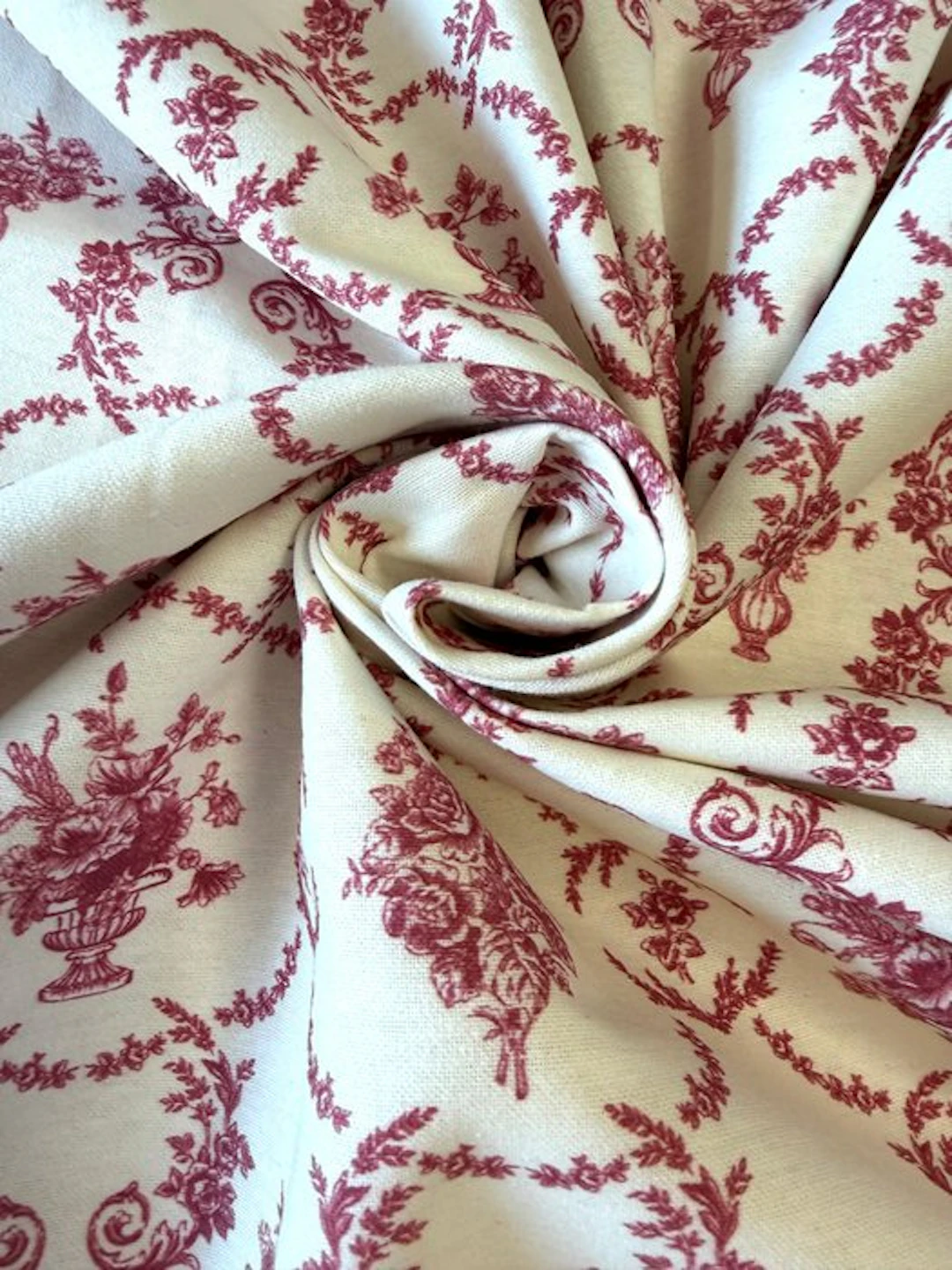 1649★Prestigious and exclusive fabric in Toile de Jouy...