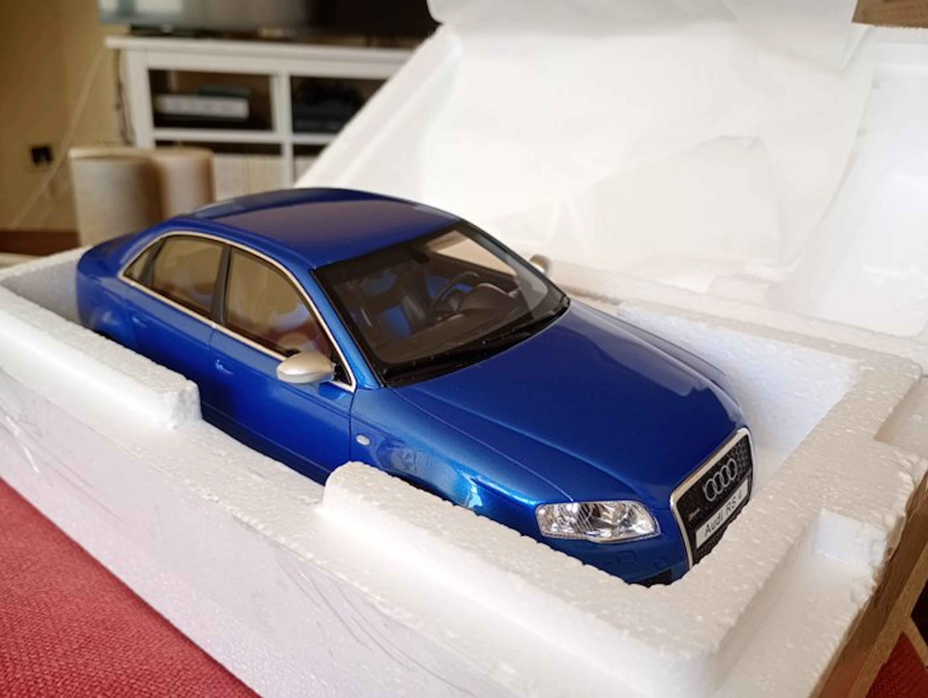 Otto Mobile 1:18 - Model sports car - Audi RS 4 B7 Sedan