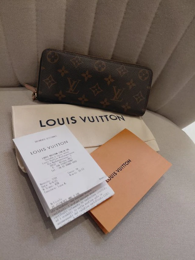 Louis Vuitton - Wallet