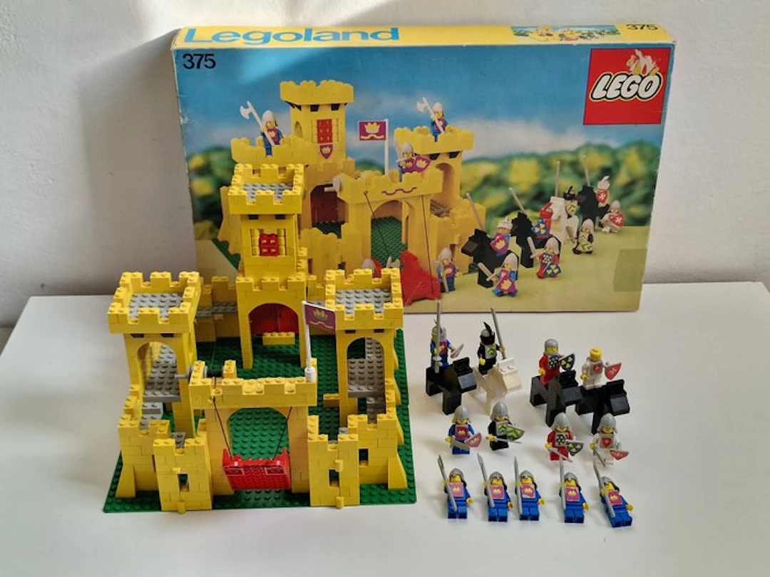 LEGO Set - 375 - Castle - Lego vintage set Legoland Castle 375 Yellow Castle