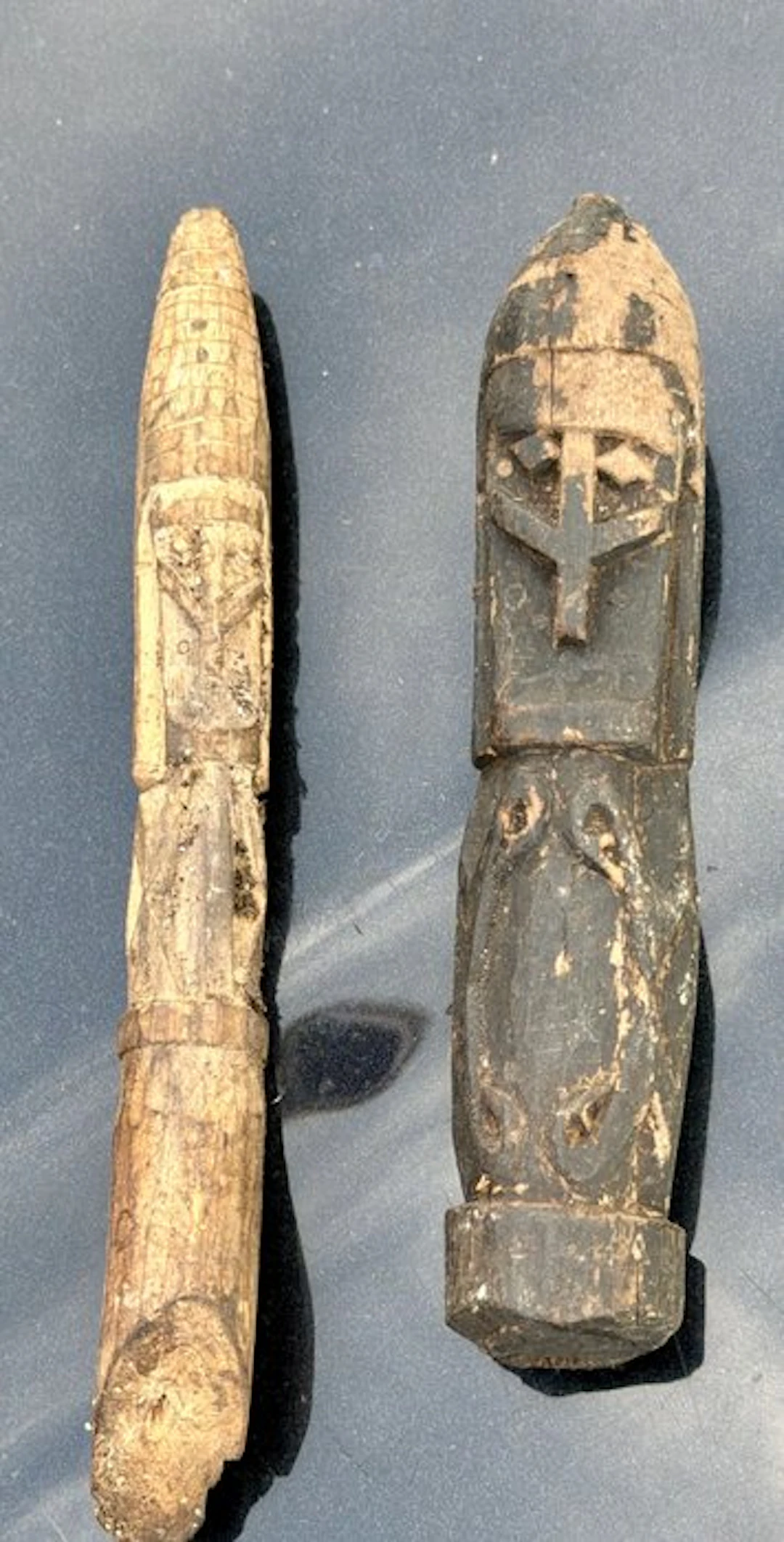 Set of 2 Amulet figures New Guinea Yapen Island