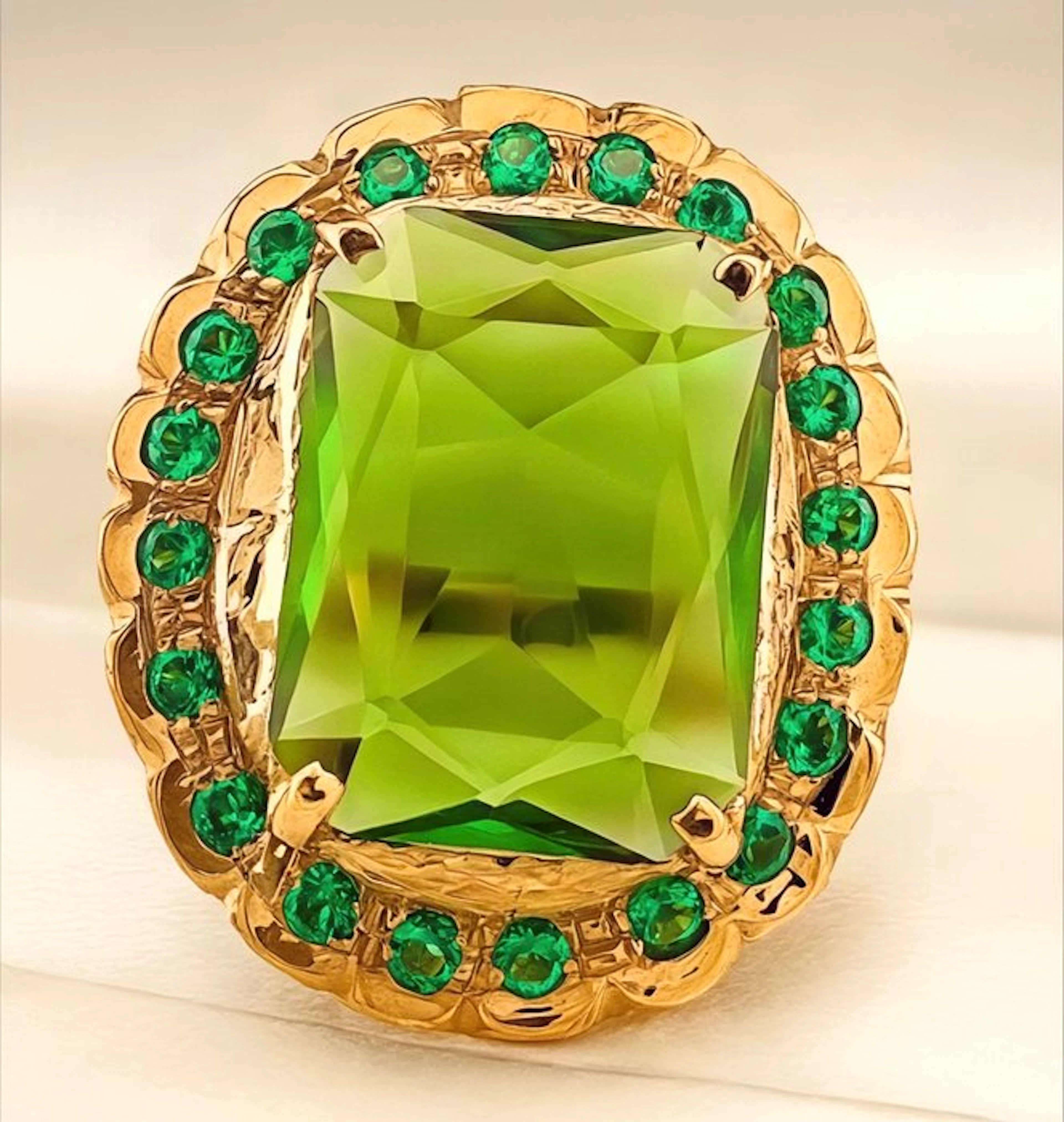 No reserve price - Ring - 9 kt. Yellow gold, Silver Peridot - Emerald